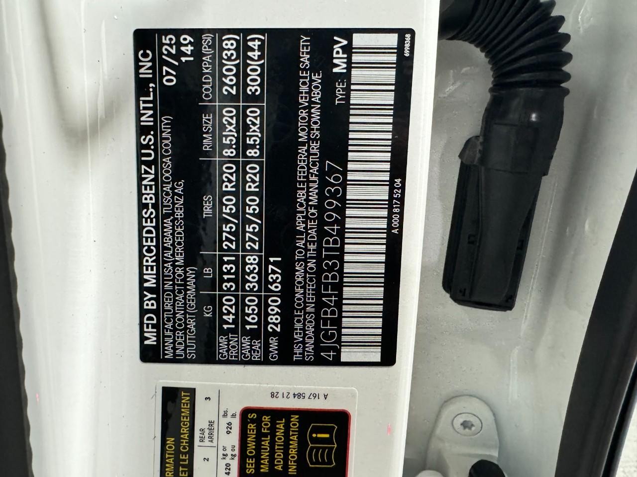 Mercedes-Benz GLE Vehicle Full-screen Gallery Image 38