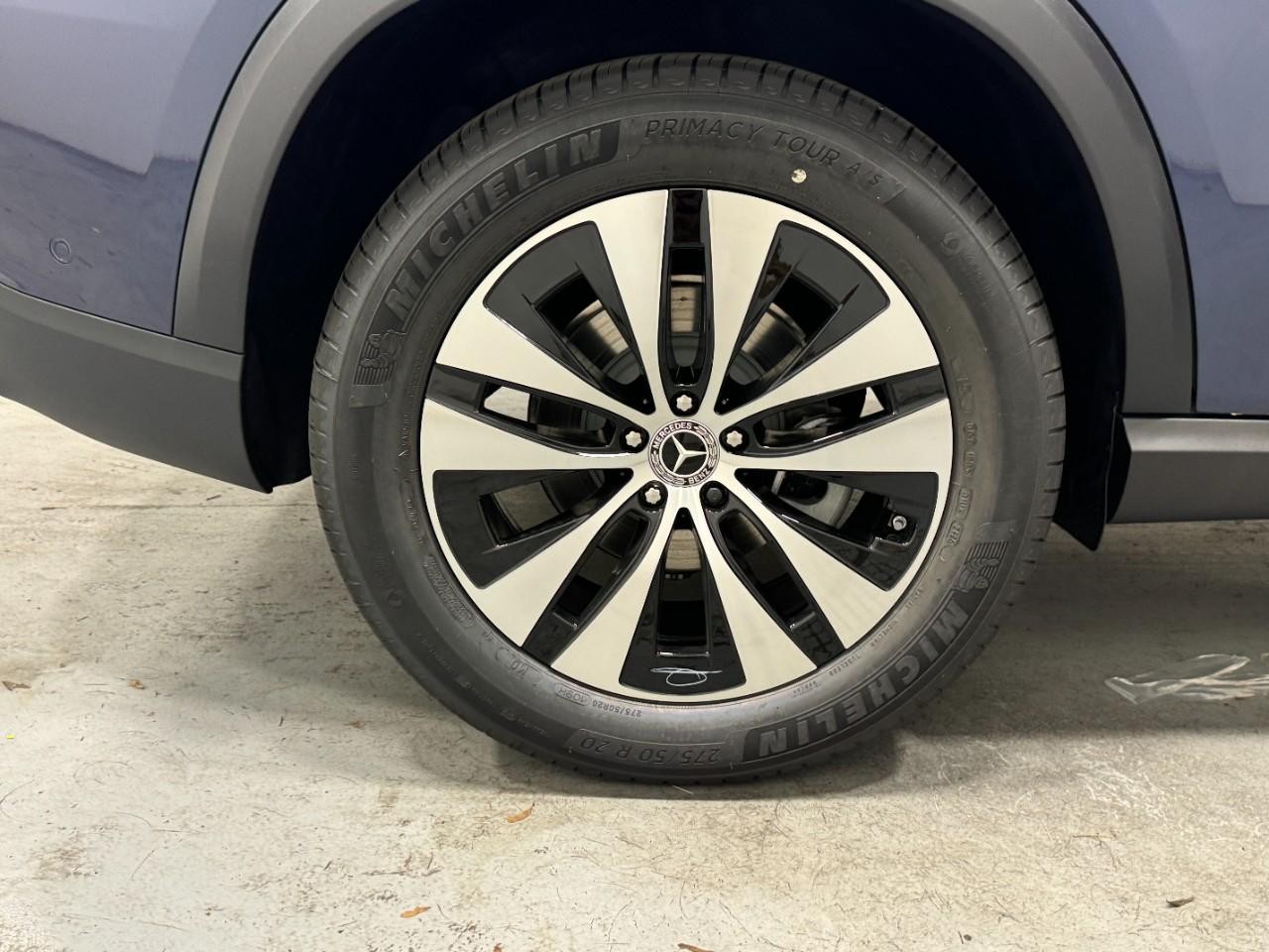 Mercedes-Benz GLE Vehicle Full-screen Gallery Image 5