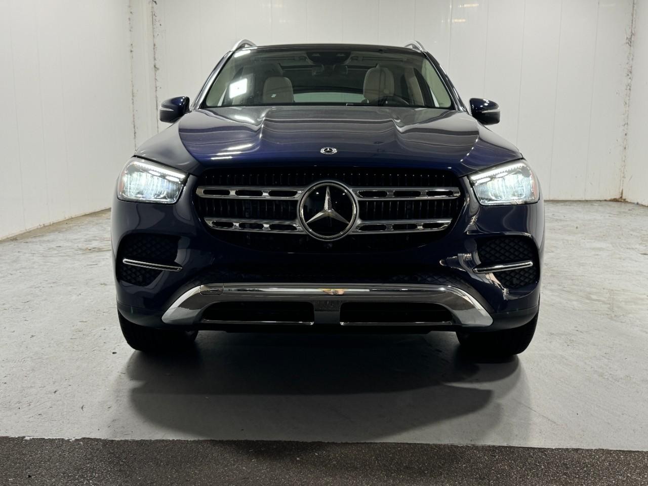 Mercedes-Benz GLE Vehicle Full-screen Gallery Image 7