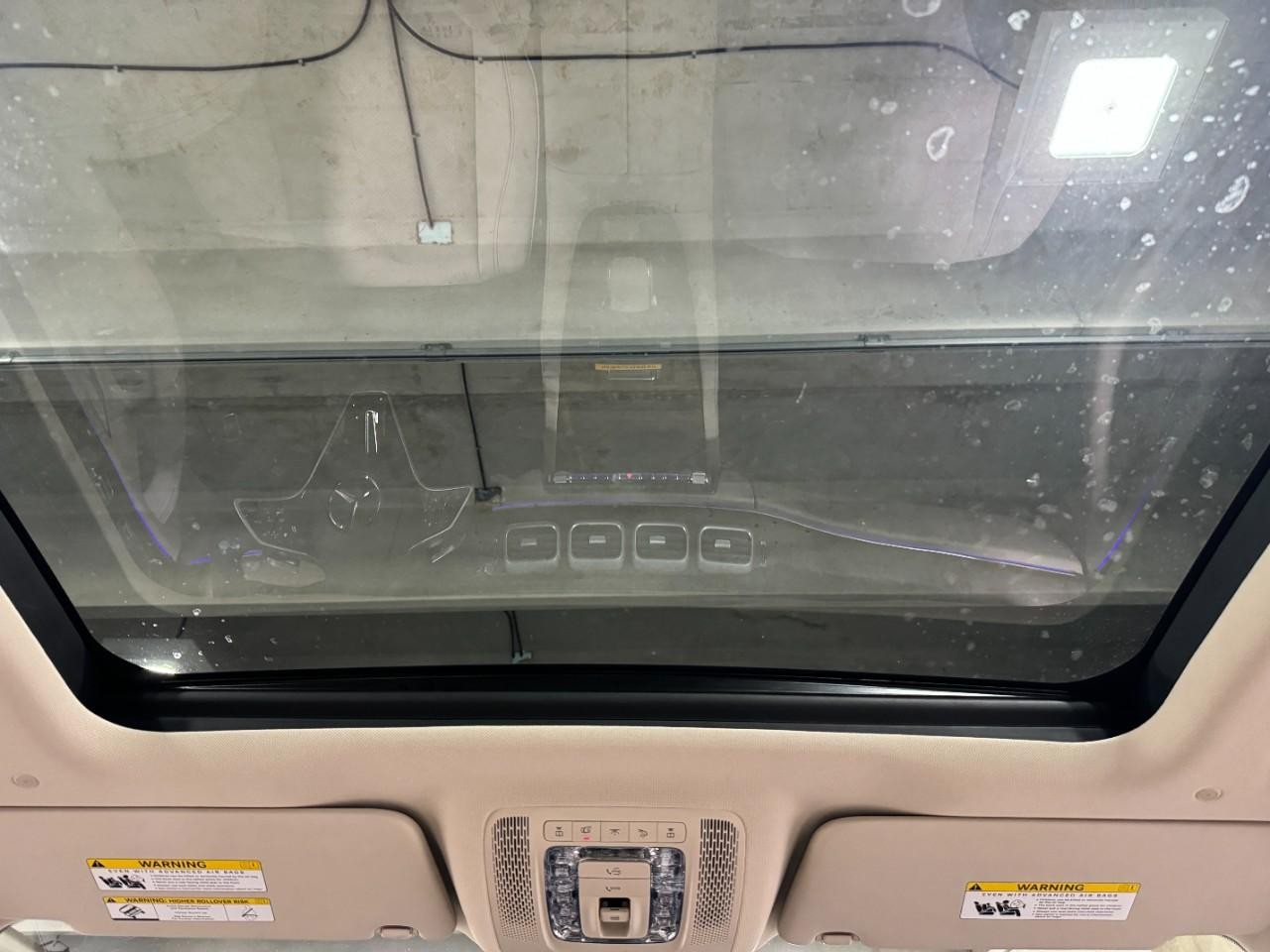 Mercedes-Benz GLE Vehicle Full-screen Gallery Image 11