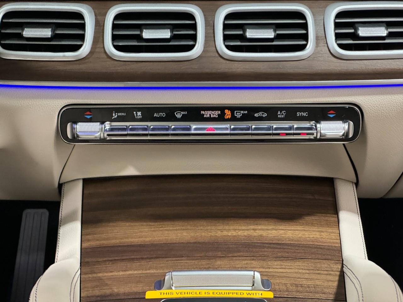 Mercedes-Benz GLE Vehicle Full-screen Gallery Image 15