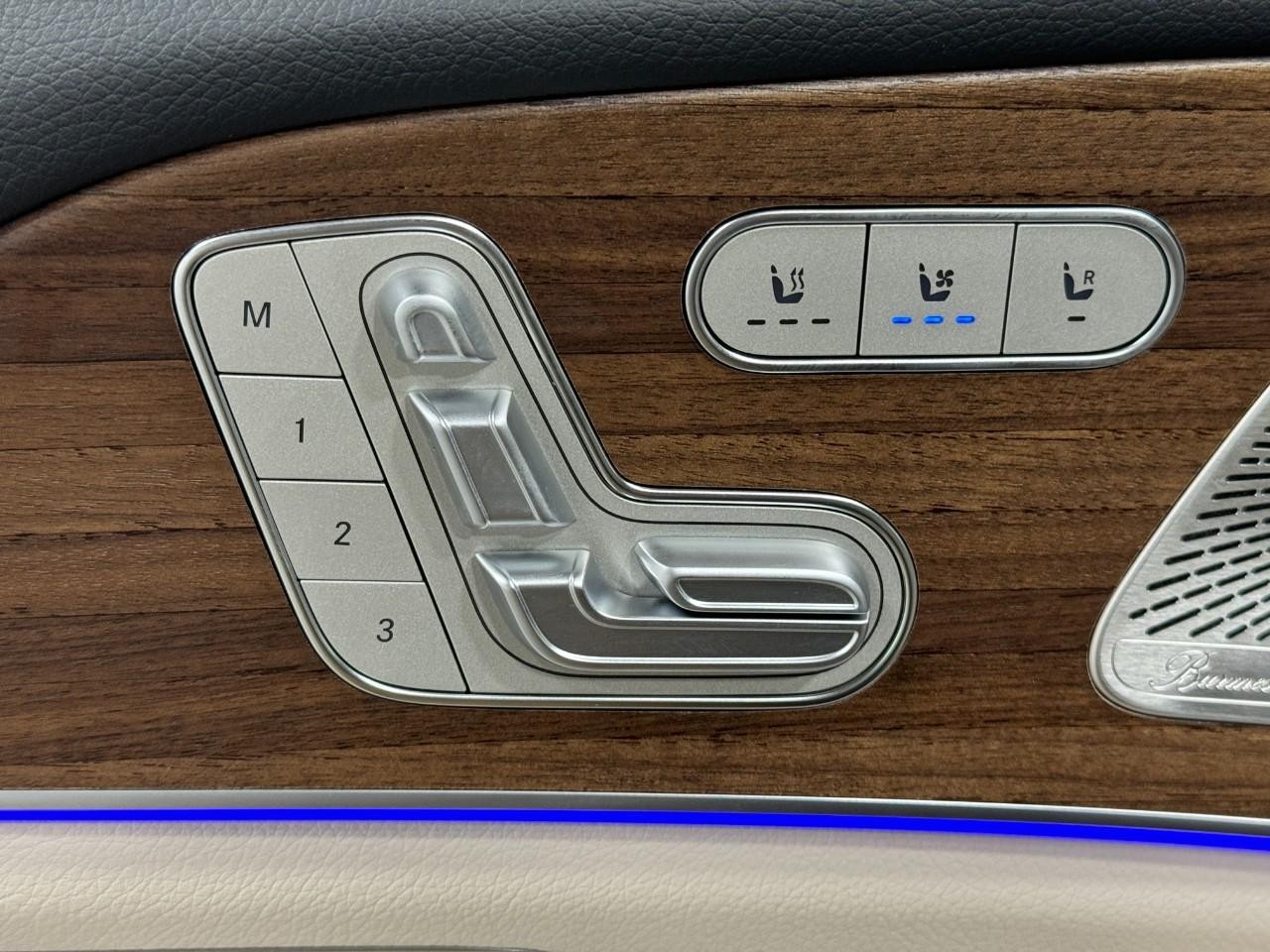 Mercedes-Benz GLE Vehicle Full-screen Gallery Image 25