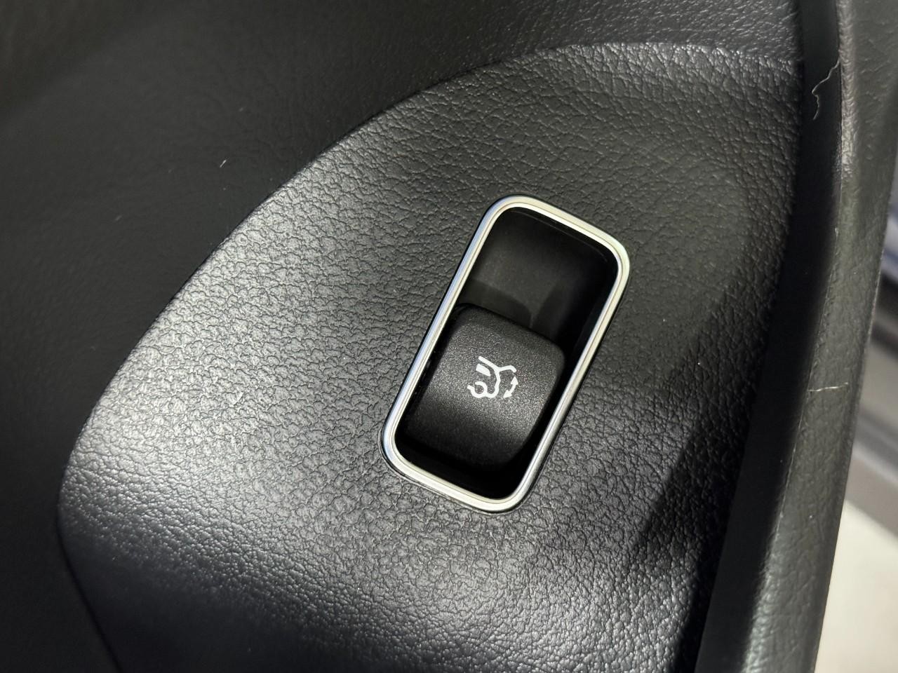 Mercedes-Benz GLE Vehicle Full-screen Gallery Image 28