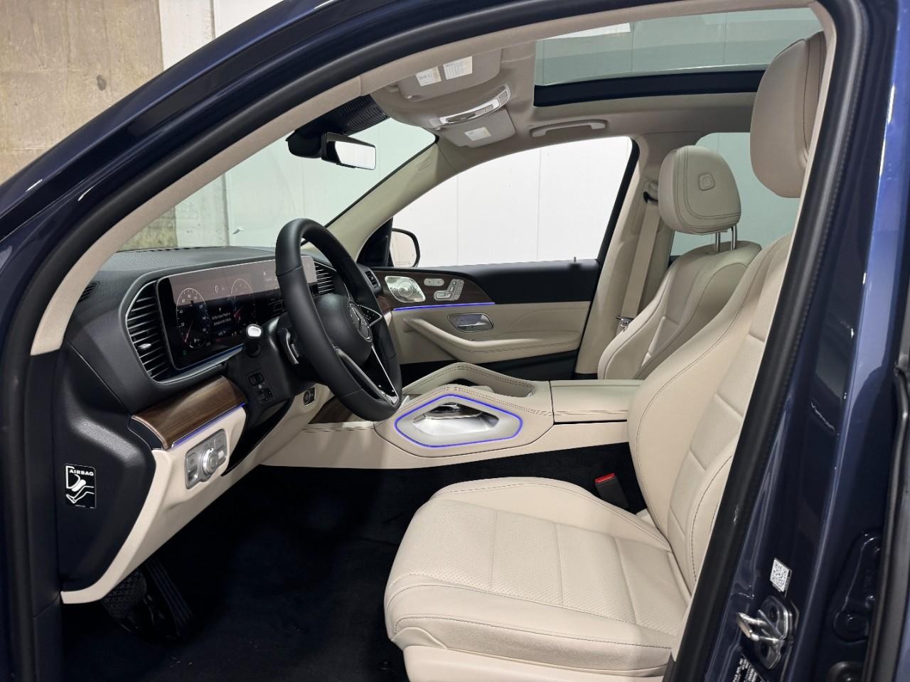 Mercedes-Benz GLE Vehicle Full-screen Gallery Image 29