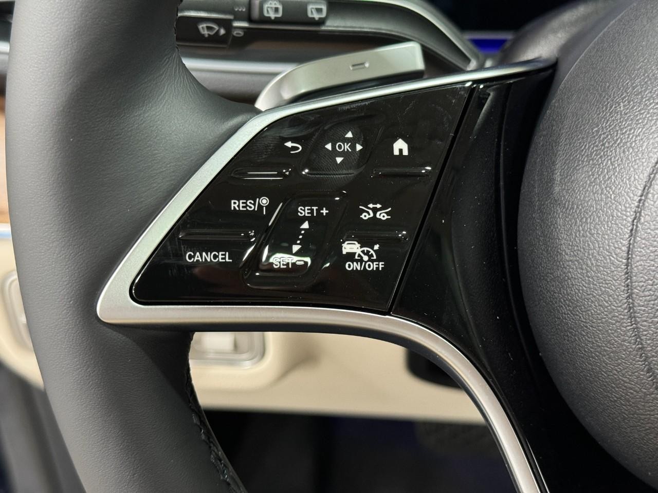 Mercedes-Benz GLE Vehicle Full-screen Gallery Image 33