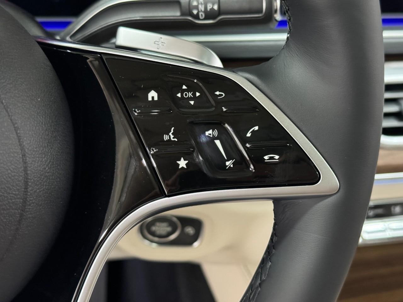 Mercedes-Benz GLE Vehicle Full-screen Gallery Image 34