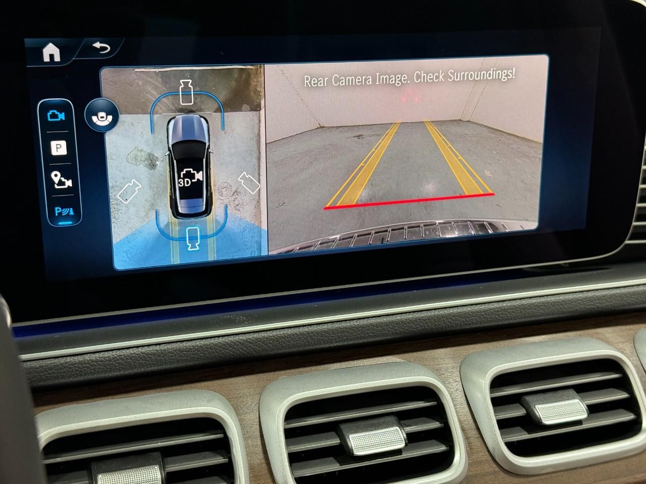 Mercedes-Benz GLE Vehicle Full-screen Gallery Image 37