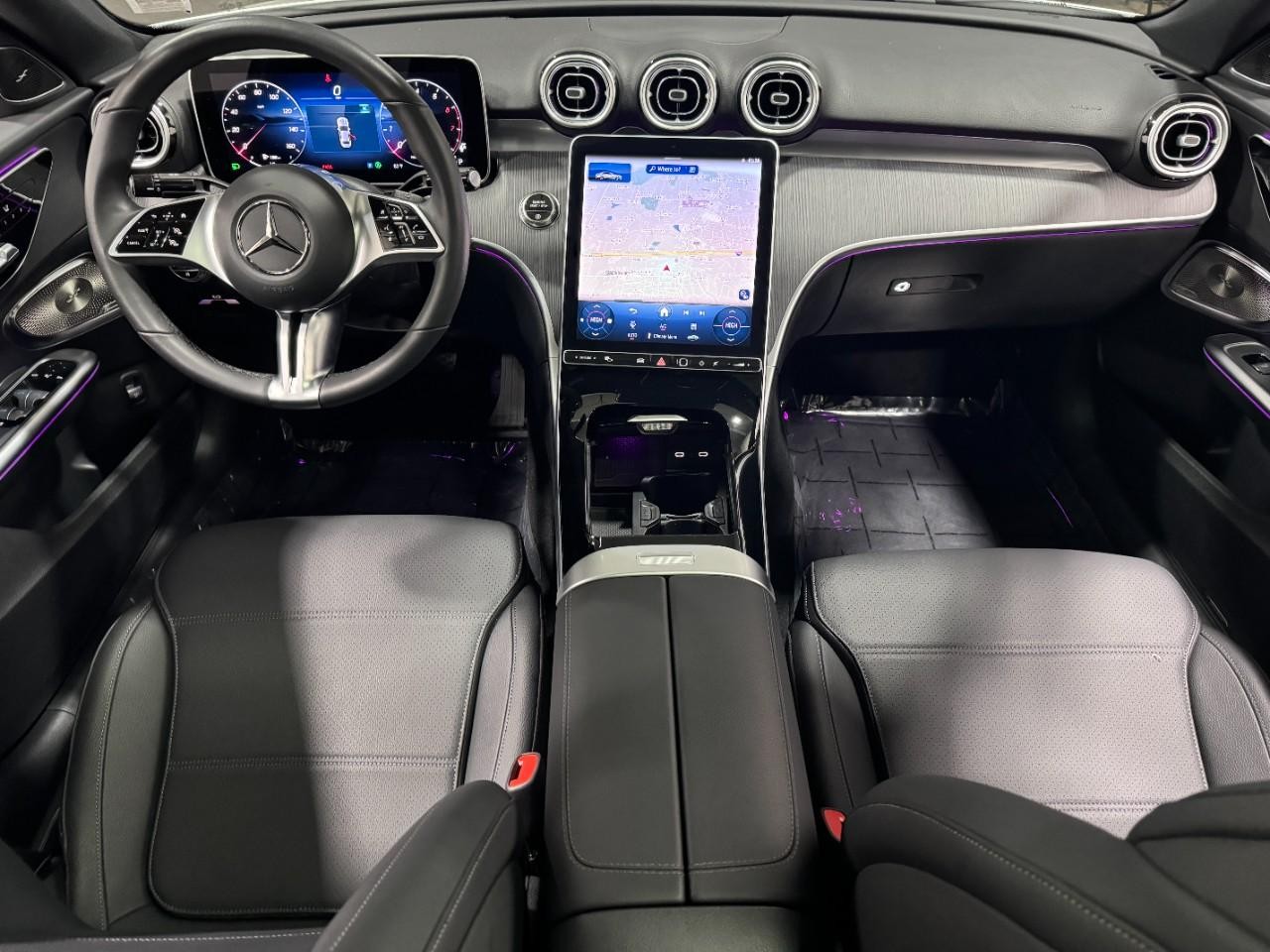 Mercedes-Benz C-Class Vehicle Full-screen Gallery Image 12