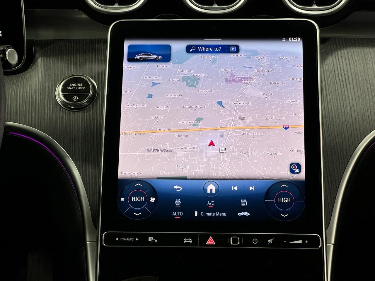 Mercedes-Benz C-Class Vehicle Full-screen Gallery Image 14