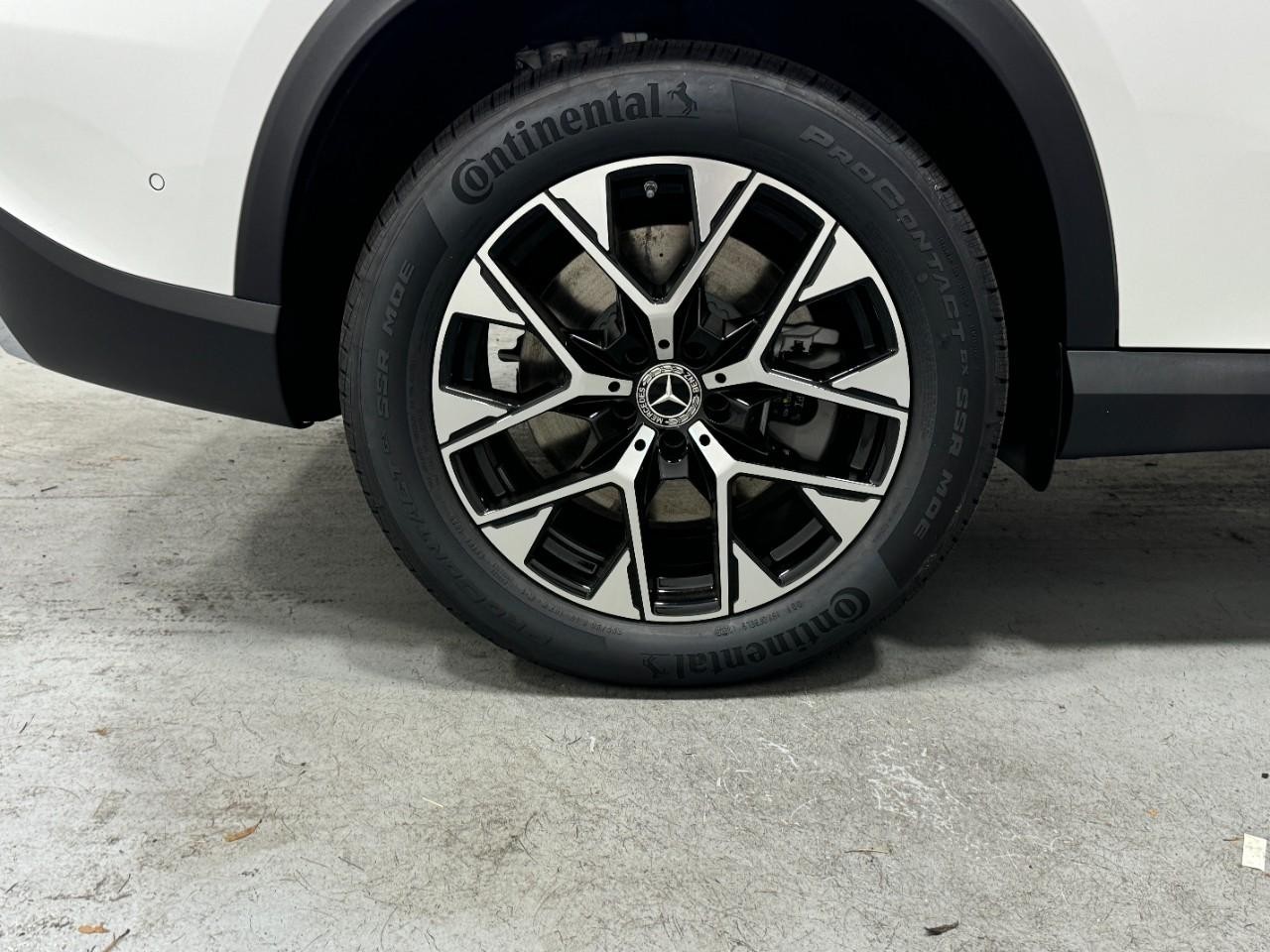 Mercedes-Benz GLC Vehicle Full-screen Gallery Image 5