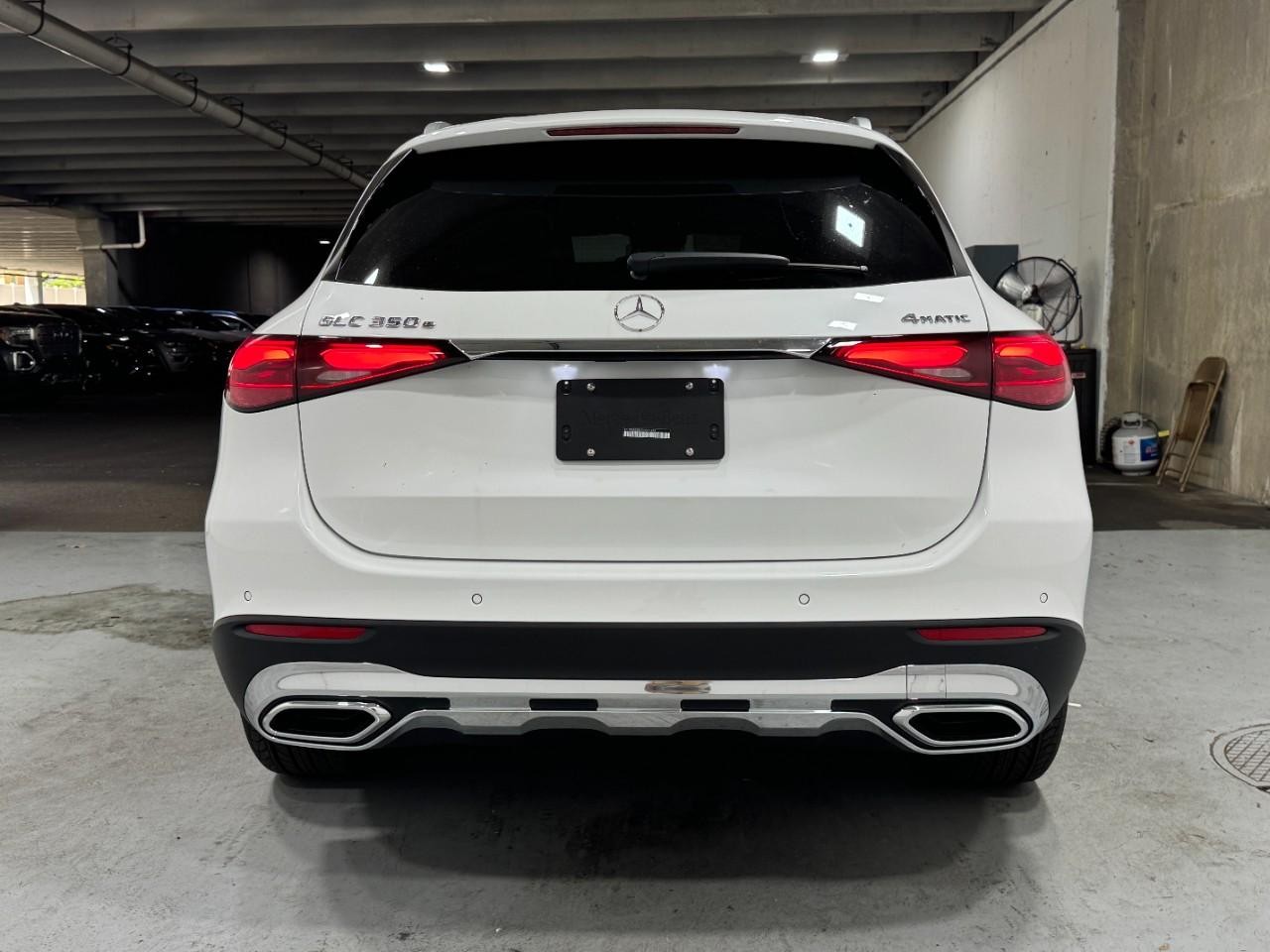 Mercedes-Benz GLC Vehicle Full-screen Gallery Image 9