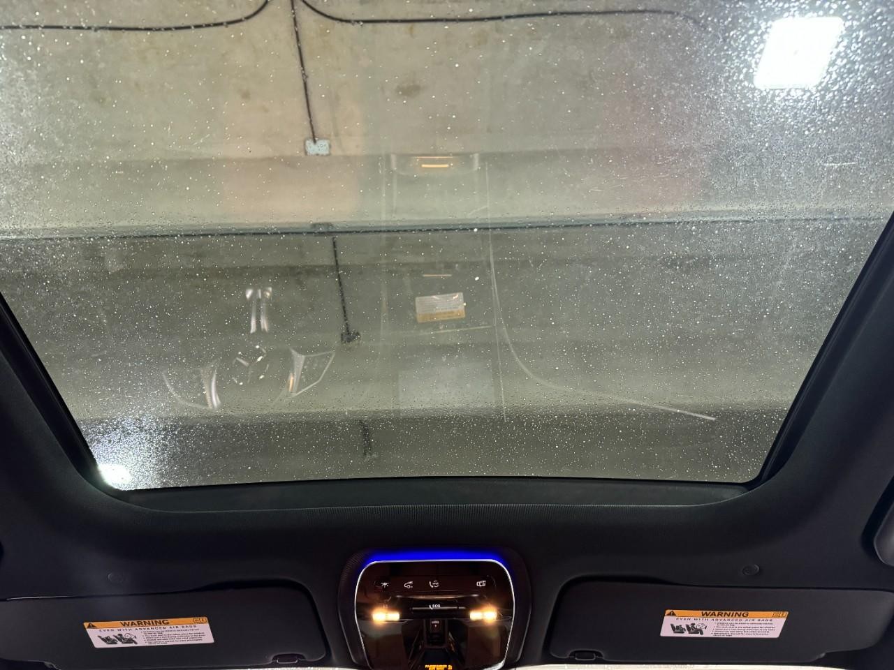 Mercedes-Benz GLC Vehicle Full-screen Gallery Image 11