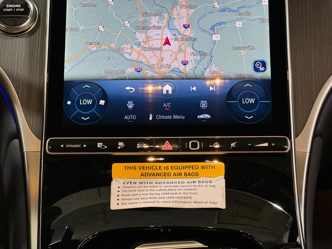 Mercedes-Benz GLC Vehicle Full-screen Gallery Image 15