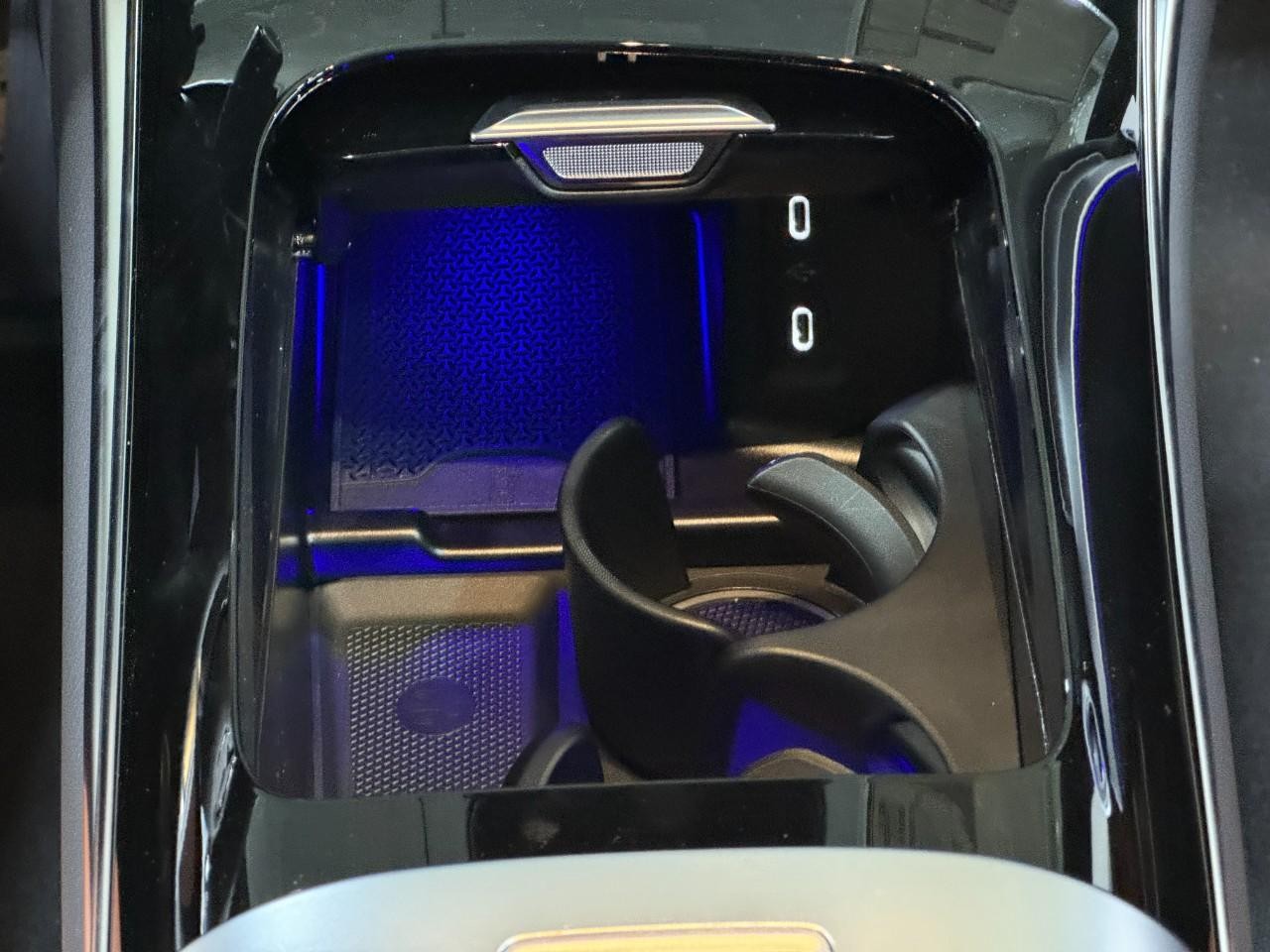 Mercedes-Benz GLC Vehicle Full-screen Gallery Image 16