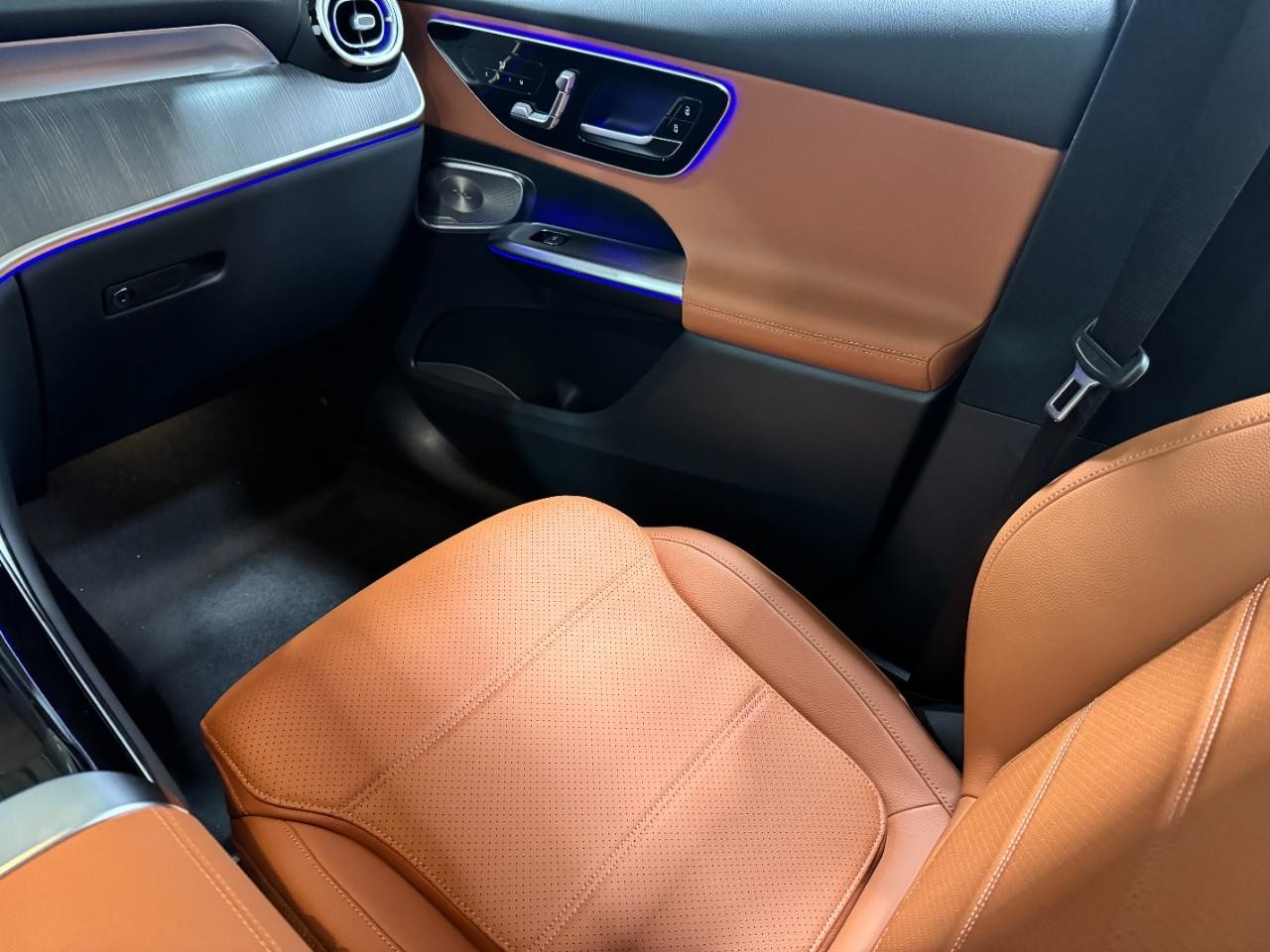 Mercedes-Benz GLC Vehicle Full-screen Gallery Image 17