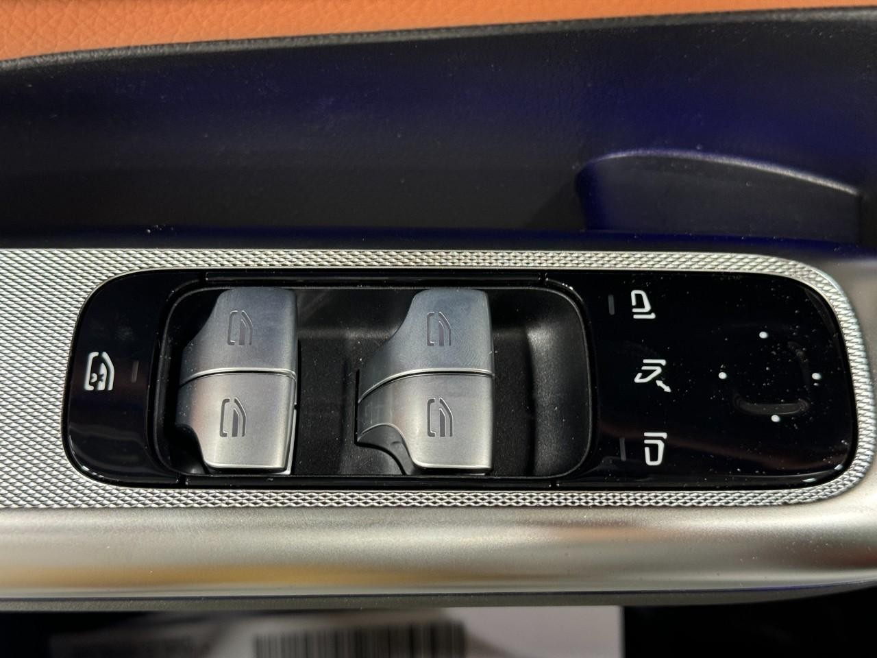 Mercedes-Benz GLC Vehicle Full-screen Gallery Image 26