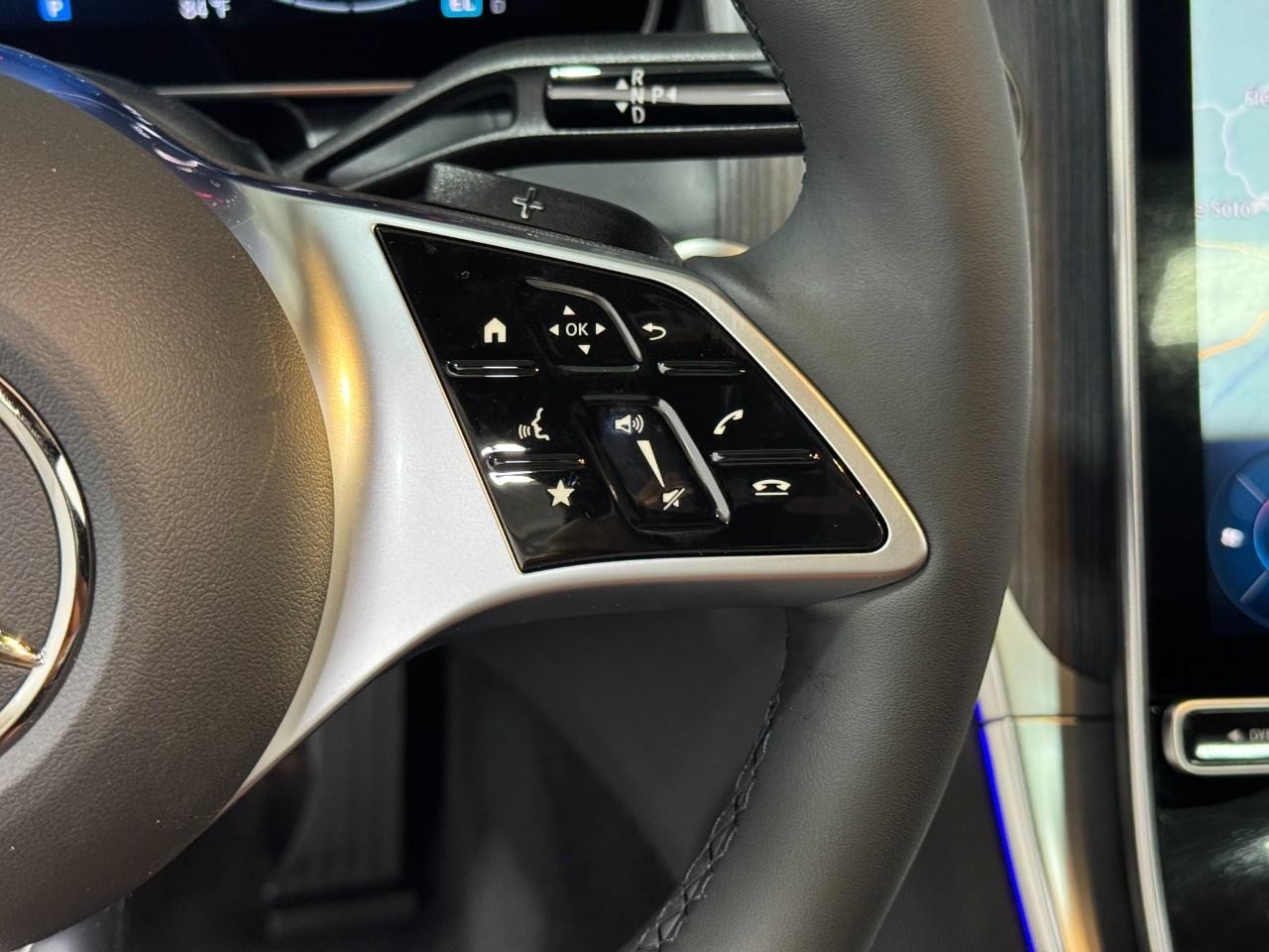 Mercedes-Benz GLC Vehicle Full-screen Gallery Image 33