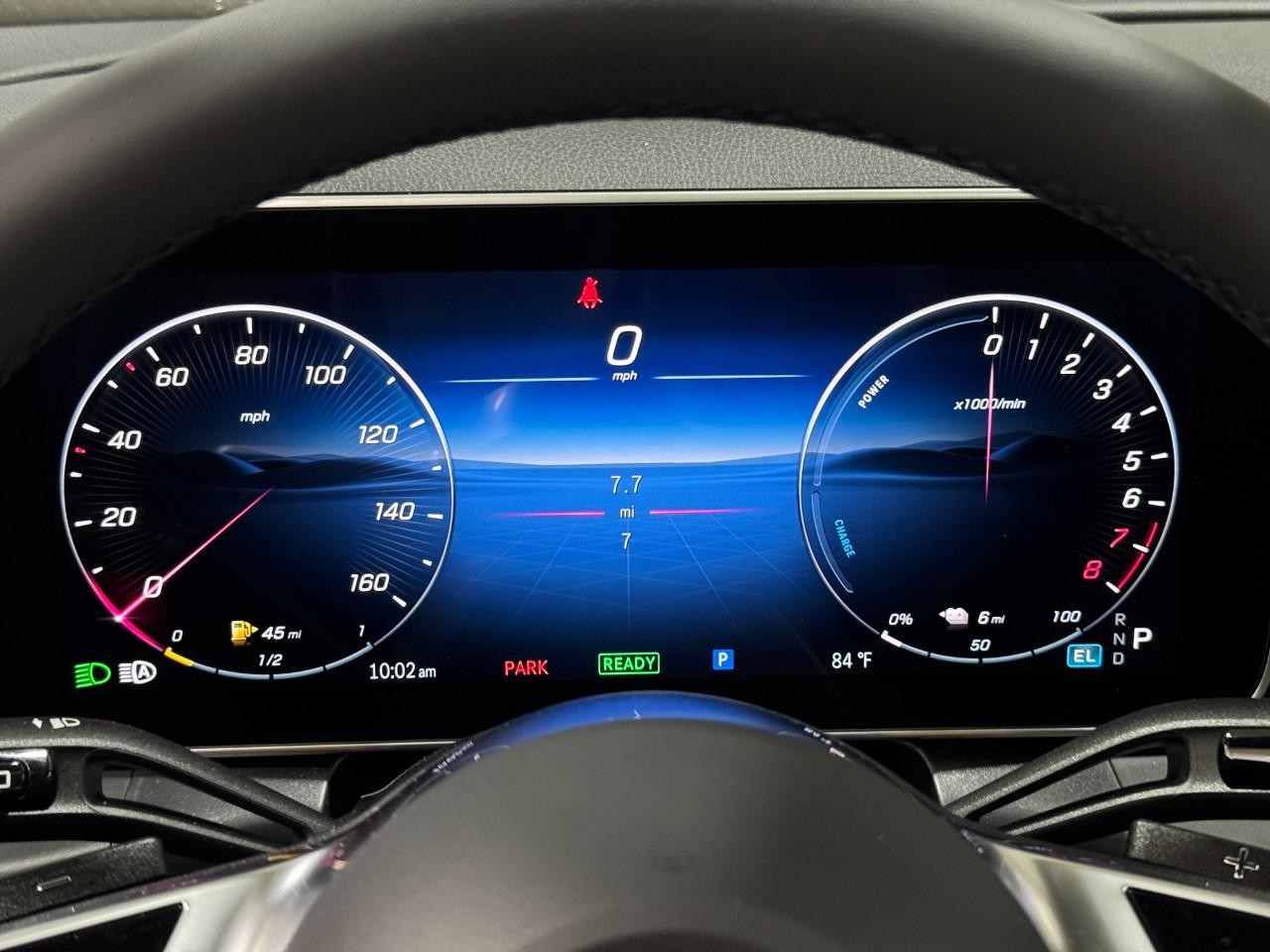 Mercedes-Benz GLC Vehicle Full-screen Gallery Image 34