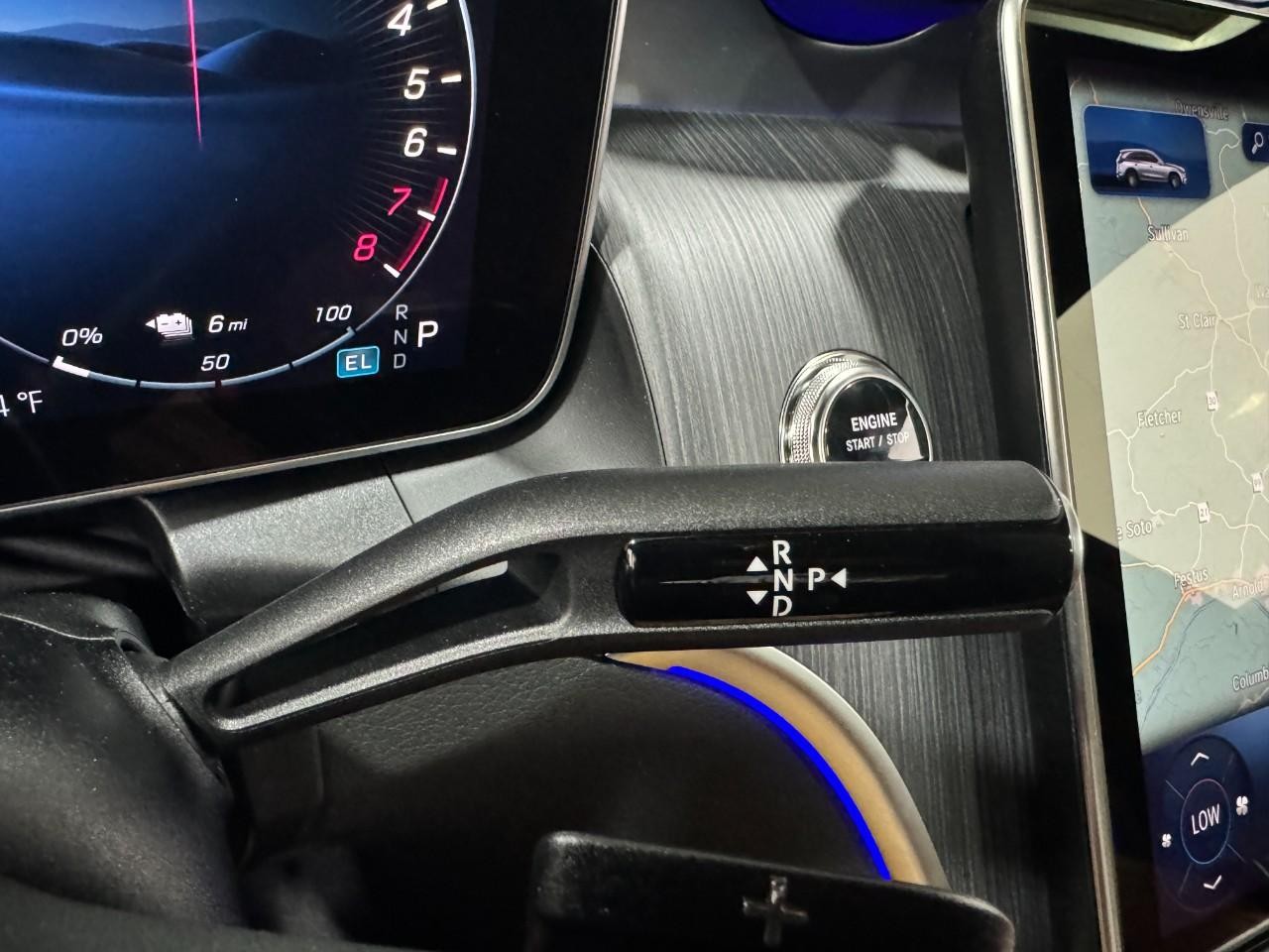 Mercedes-Benz GLC Vehicle Full-screen Gallery Image 35