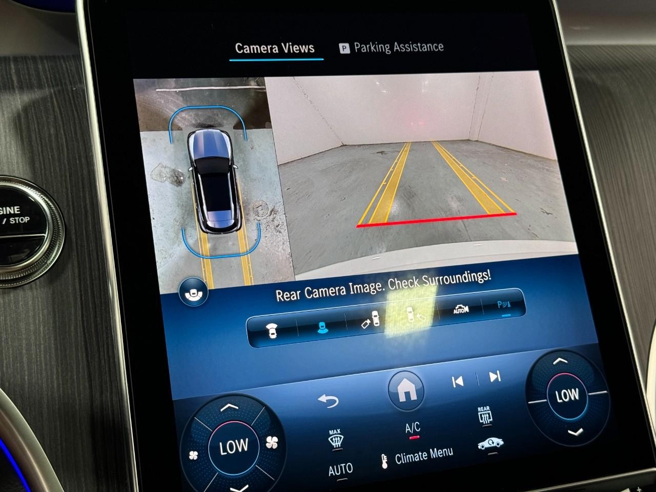 Mercedes-Benz GLC Vehicle Full-screen Gallery Image 36