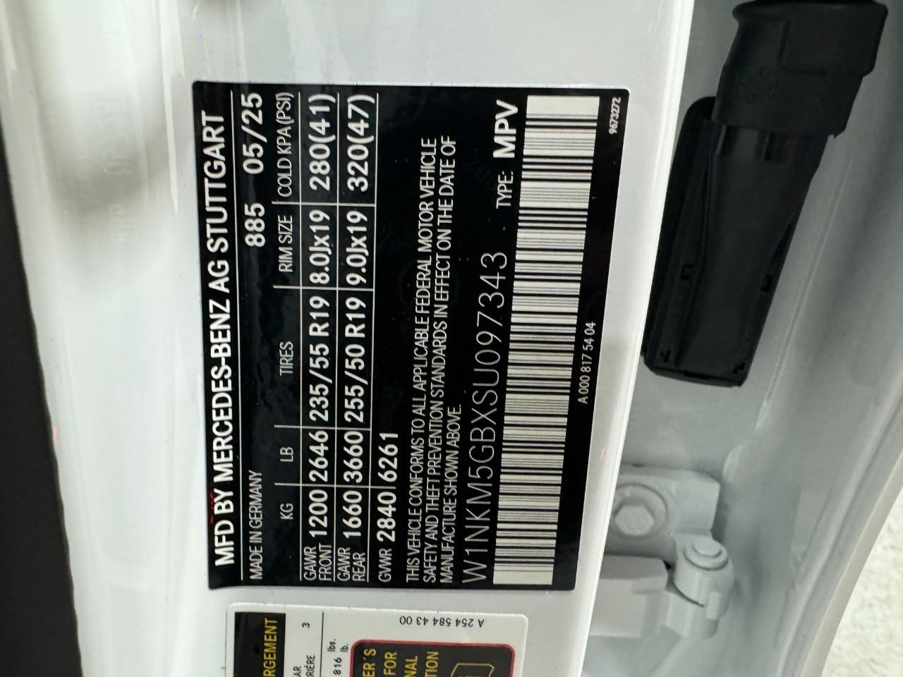 Mercedes-Benz GLC Vehicle Full-screen Gallery Image 37