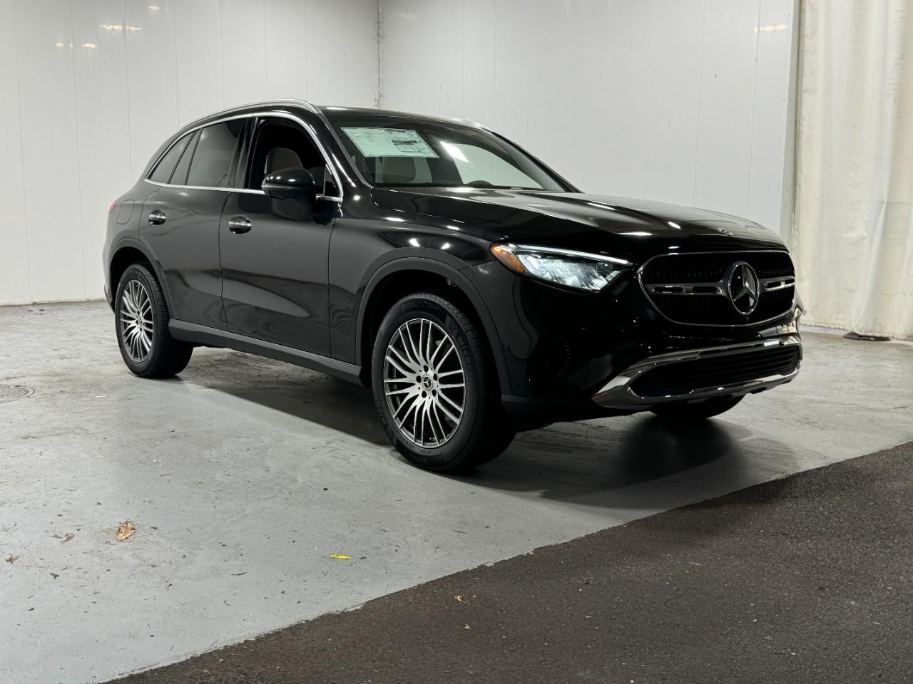 Mercedes-Benz GLC Vehicle Full-screen Gallery Image 6