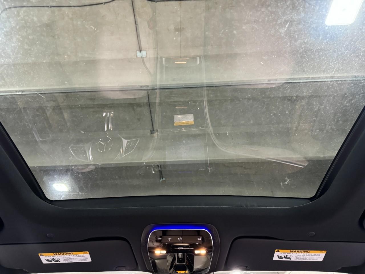 Mercedes-Benz GLC Vehicle Full-screen Gallery Image 11