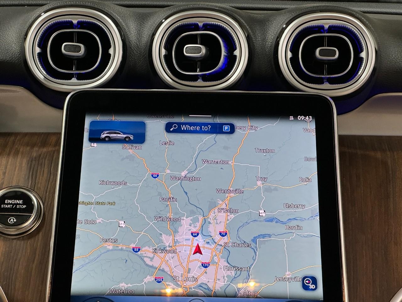 Mercedes-Benz GLC Vehicle Full-screen Gallery Image 14