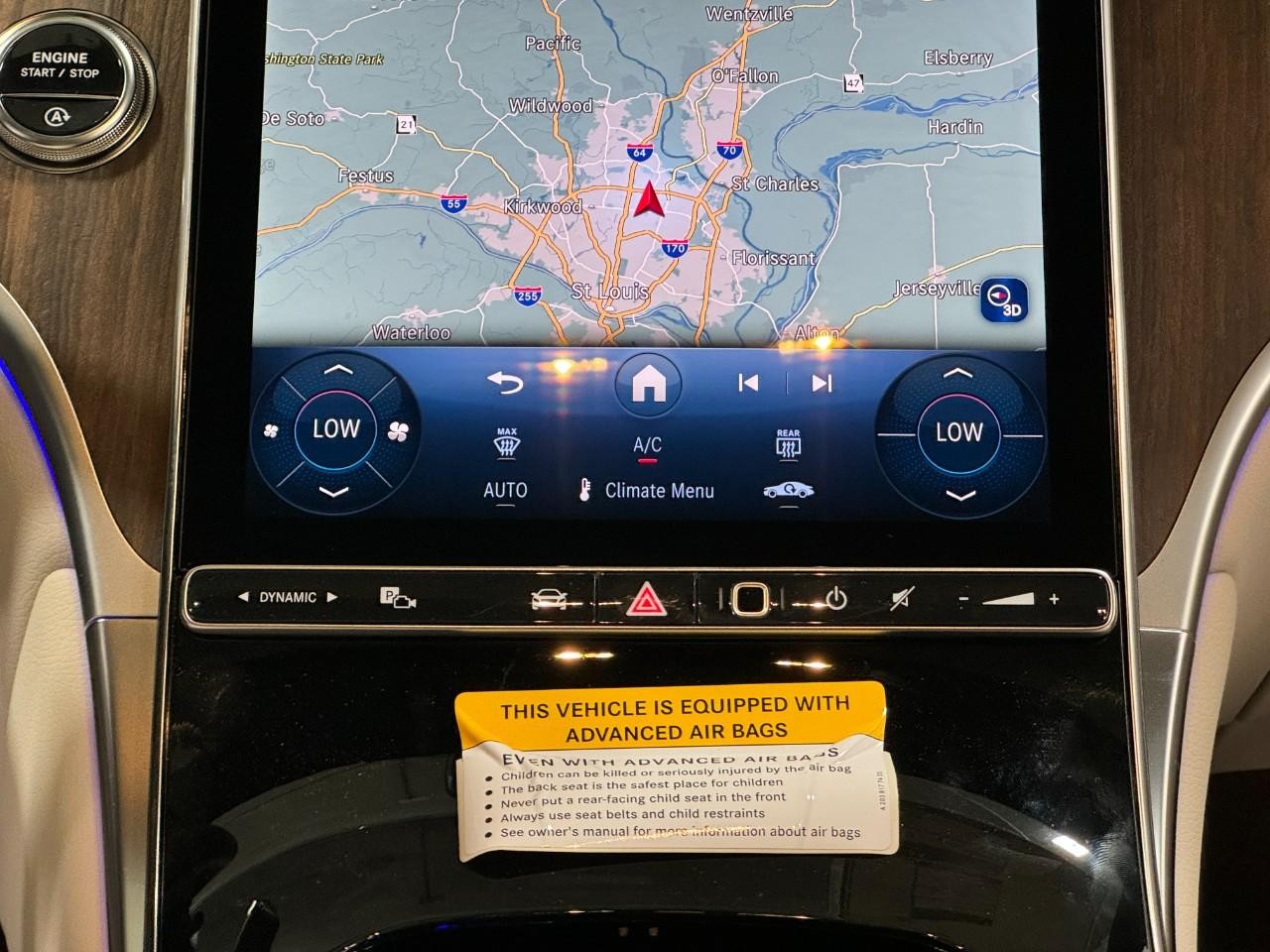 Mercedes-Benz GLC Vehicle Full-screen Gallery Image 15