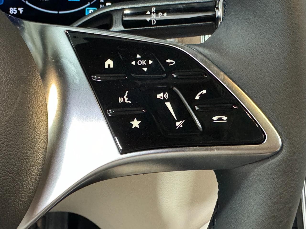 Mercedes-Benz GLC Vehicle Full-screen Gallery Image 34