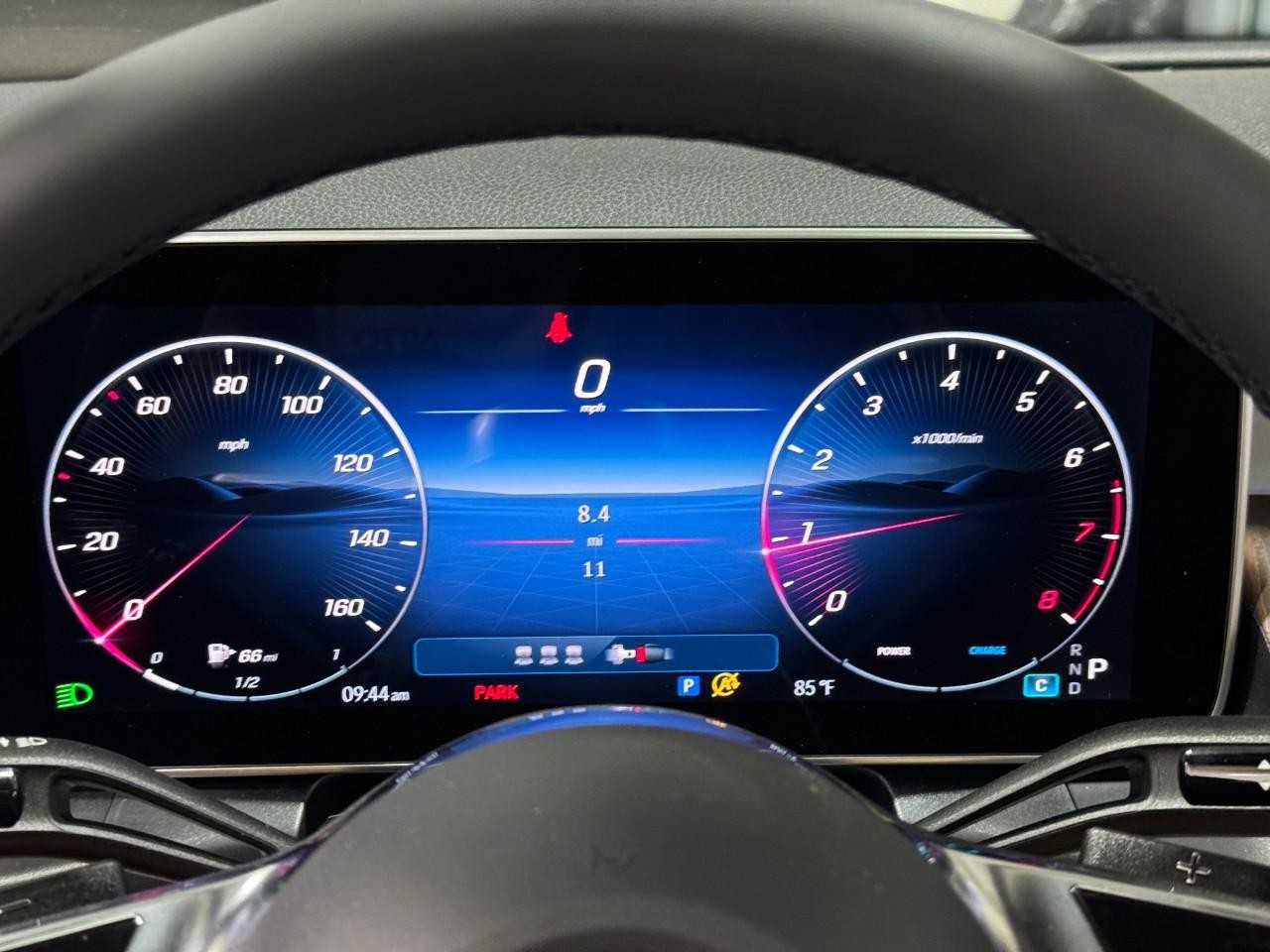 Mercedes-Benz GLC Vehicle Full-screen Gallery Image 35