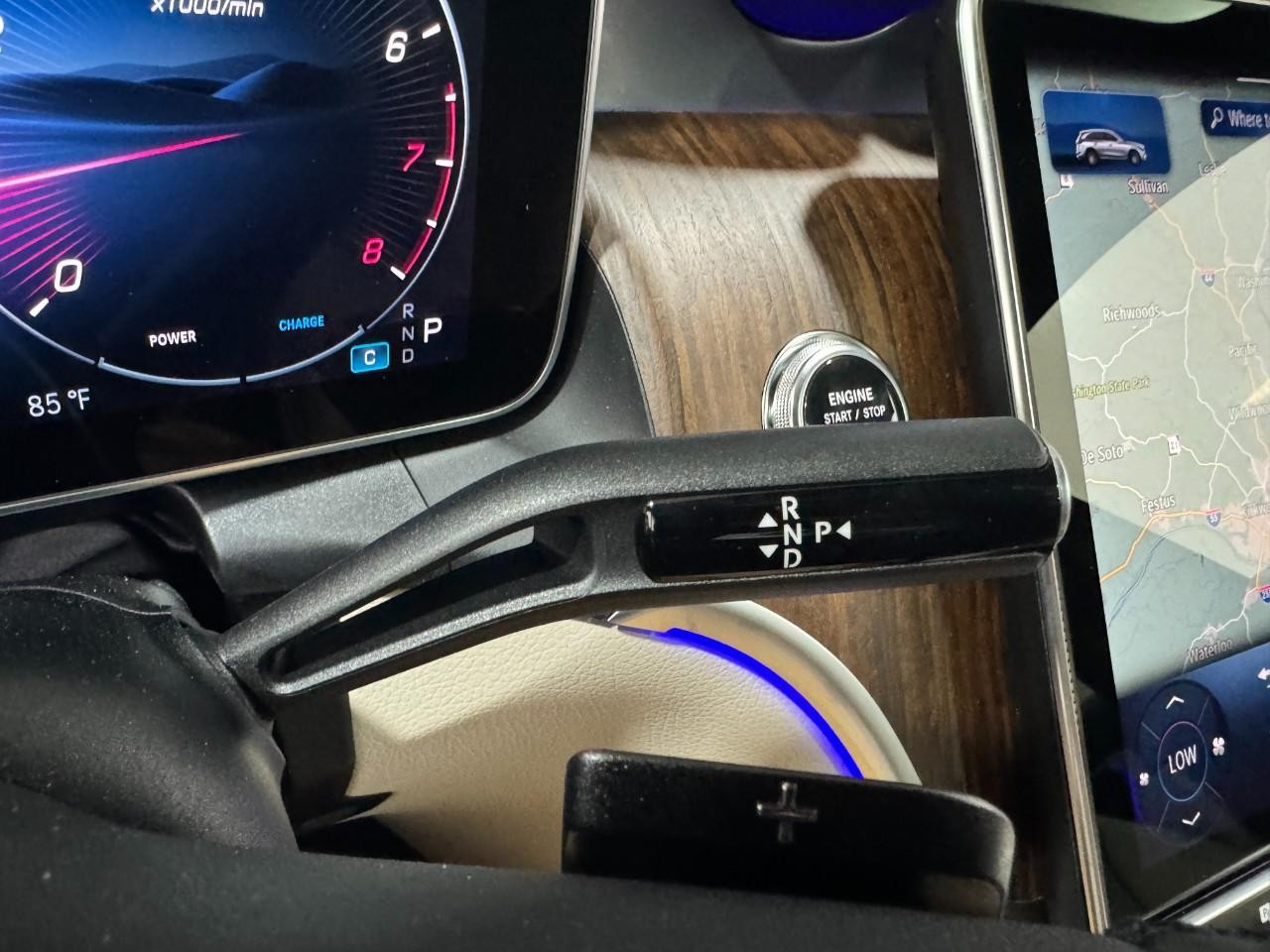 Mercedes-Benz GLC Vehicle Full-screen Gallery Image 36