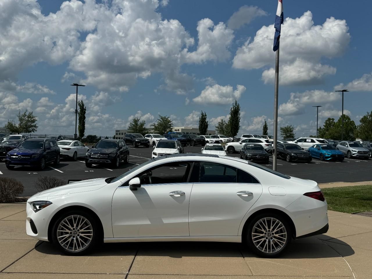 Mercedes-Benz CLA Vehicle Full-screen Gallery Image 2