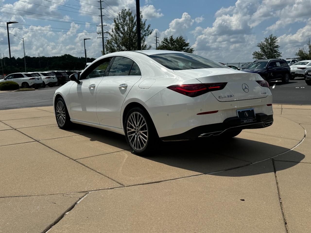 Mercedes-Benz CLA Vehicle Full-screen Gallery Image 3