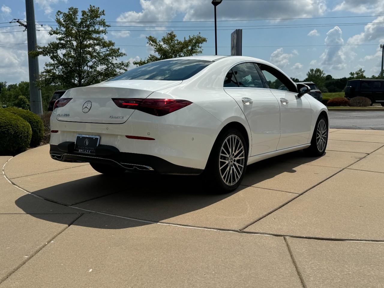 Mercedes-Benz CLA Vehicle Full-screen Gallery Image 4