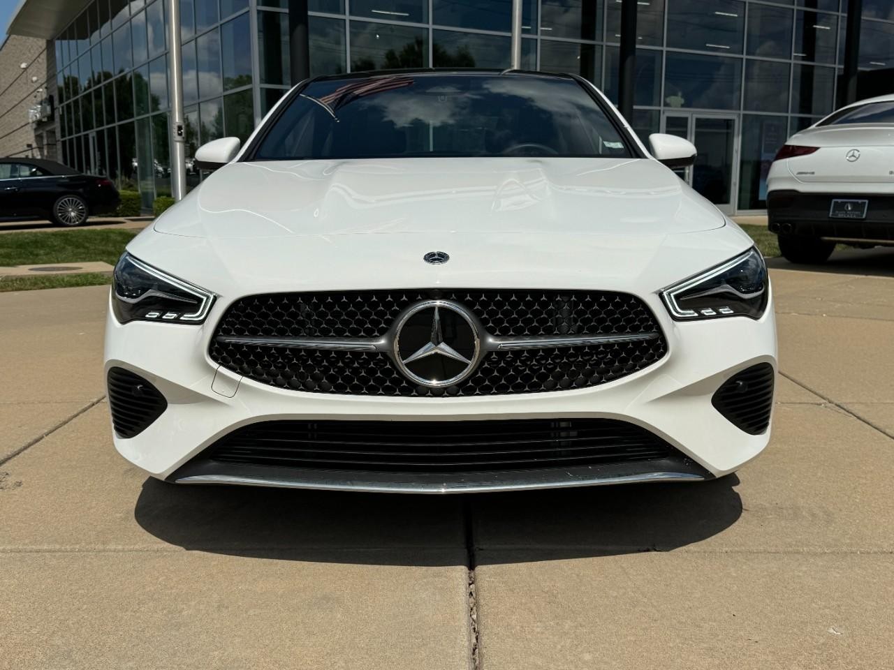Mercedes-Benz CLA Vehicle Full-screen Gallery Image 7