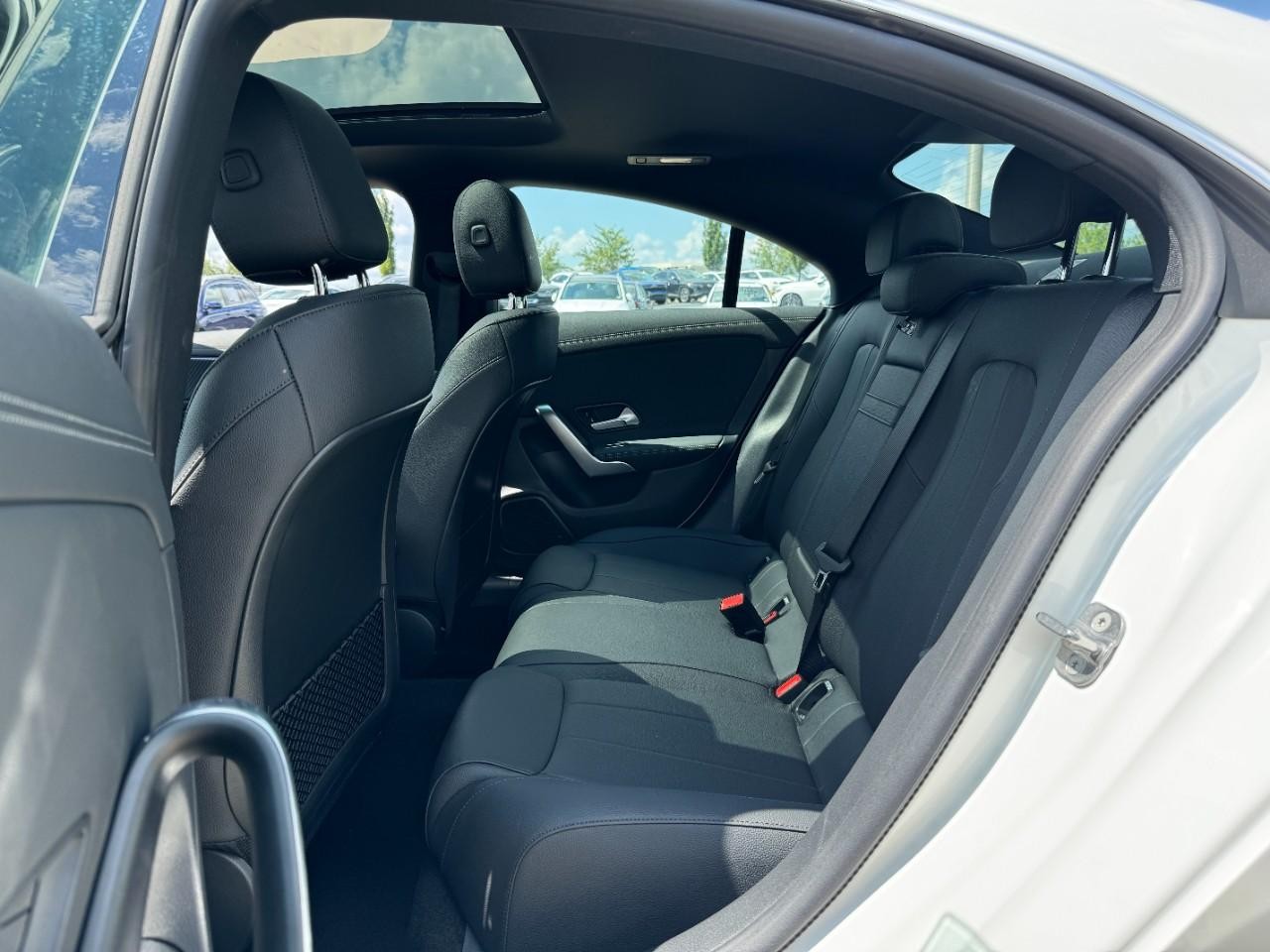 Mercedes-Benz CLA Vehicle Full-screen Gallery Image 8