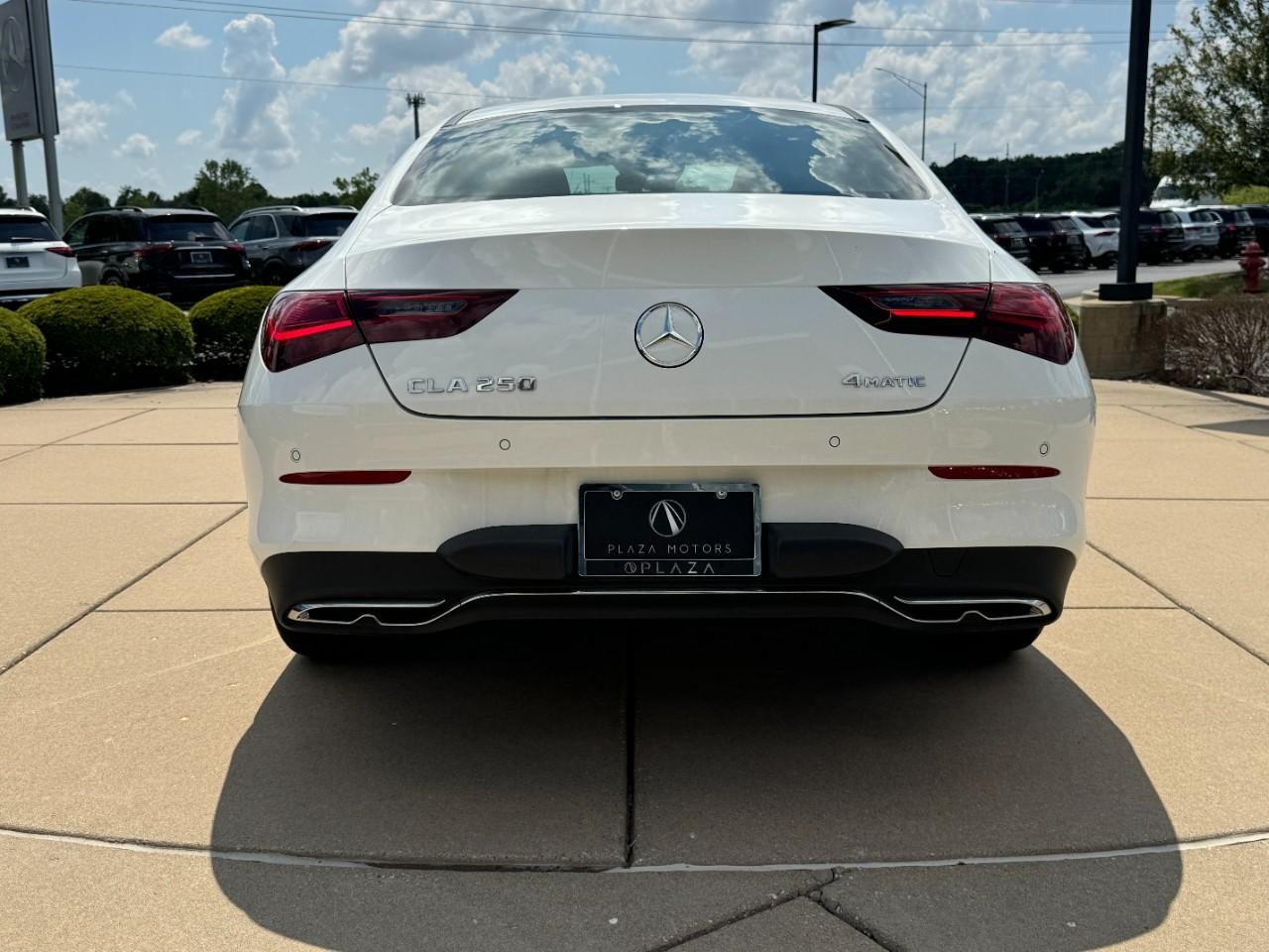 Mercedes-Benz CLA Vehicle Full-screen Gallery Image 9