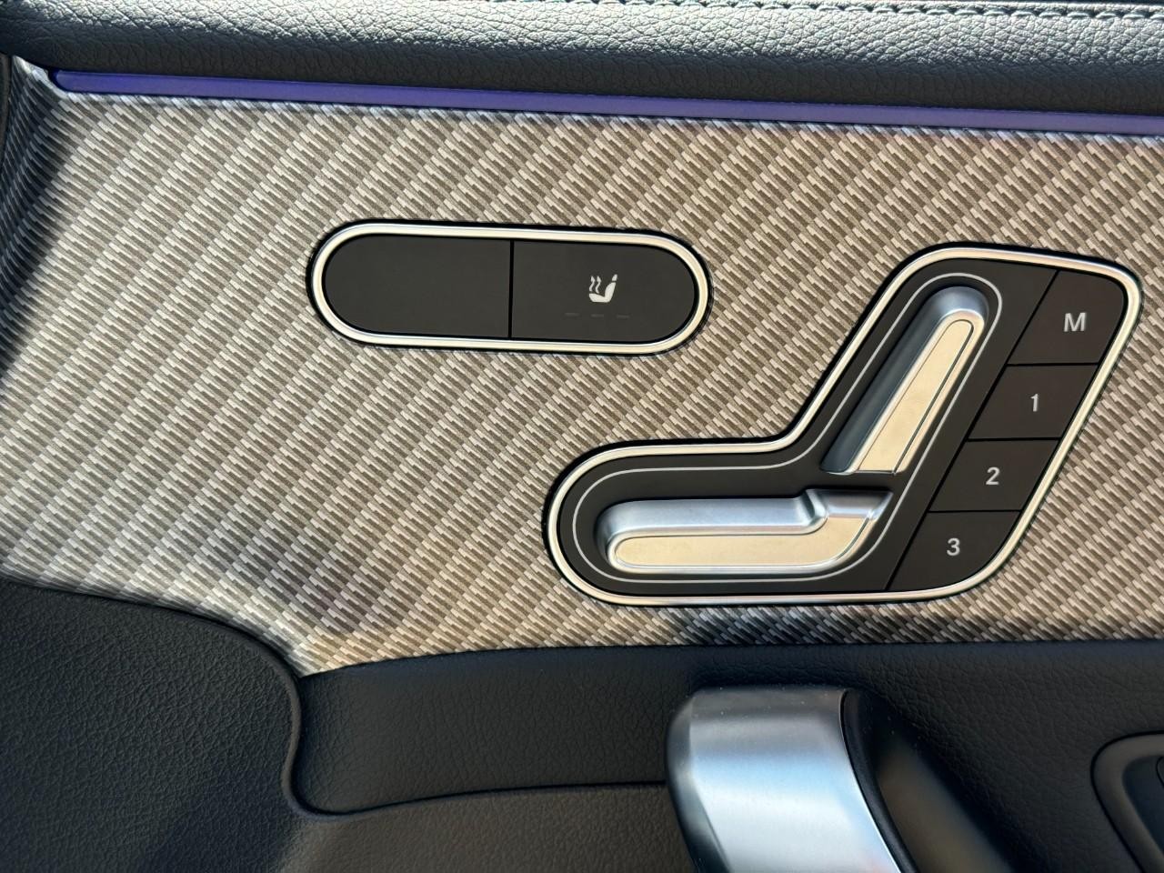 Mercedes-Benz CLA Vehicle Full-screen Gallery Image 21