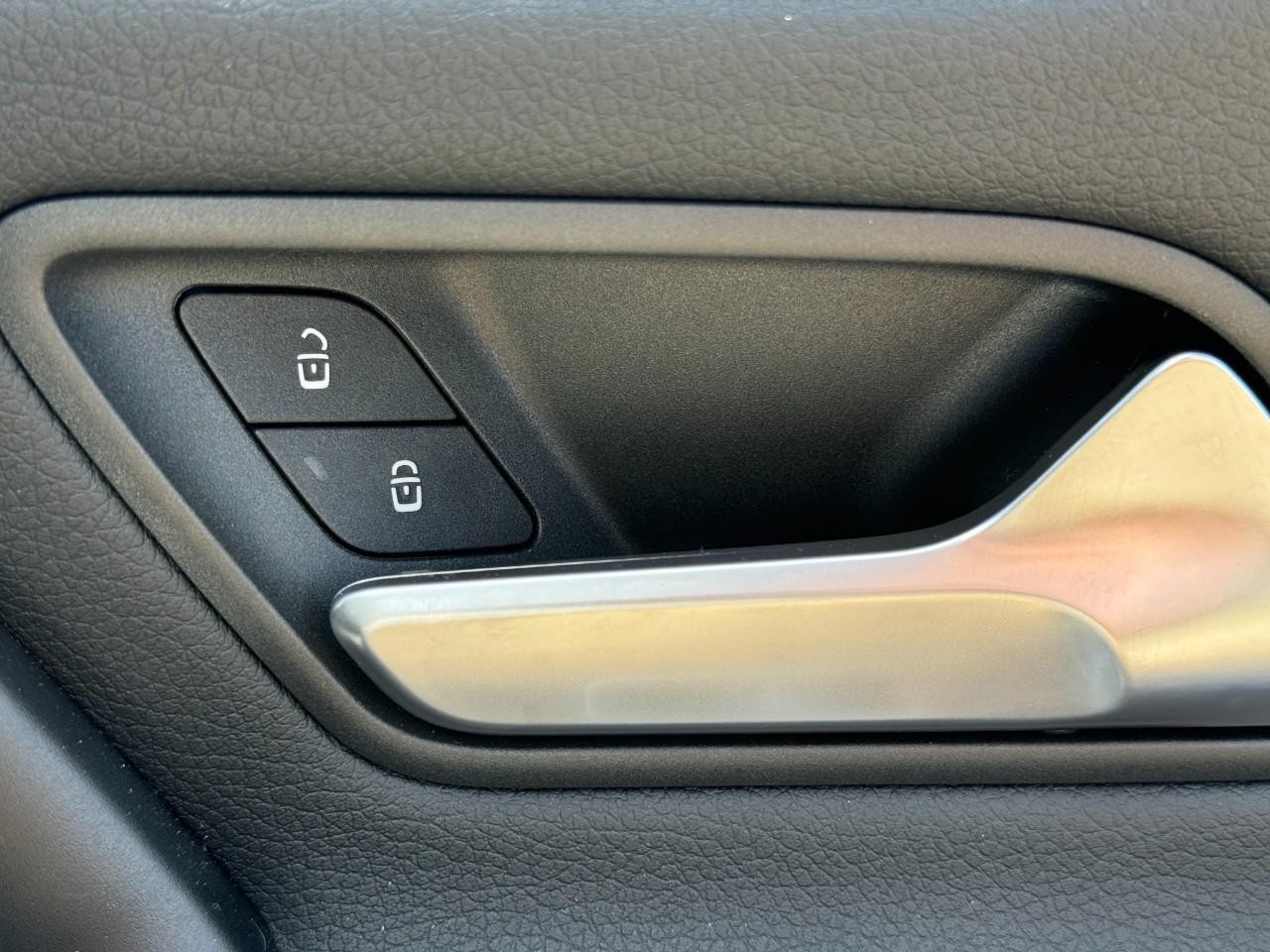 Mercedes-Benz CLA Vehicle Full-screen Gallery Image 22