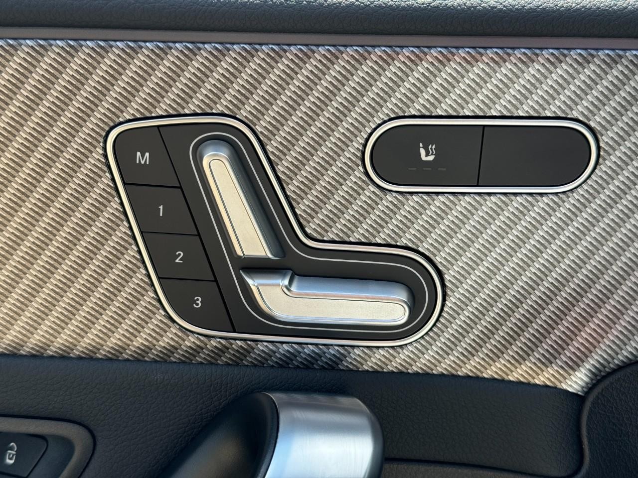 Mercedes-Benz CLA Vehicle Full-screen Gallery Image 24