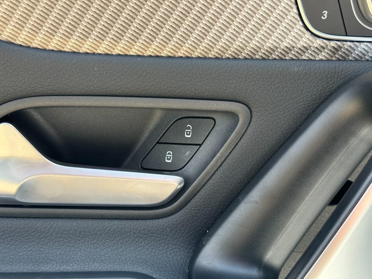 Mercedes-Benz CLA Vehicle Full-screen Gallery Image 25