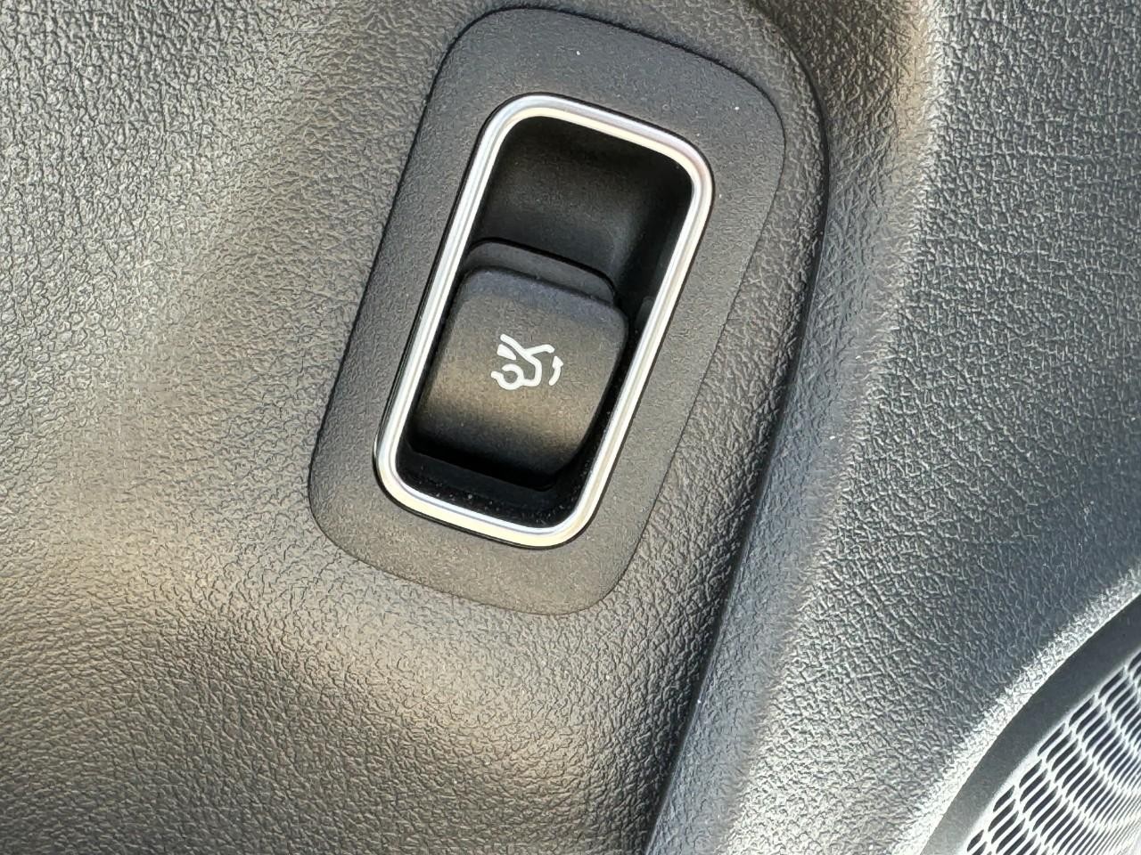 Mercedes-Benz CLA Vehicle Full-screen Gallery Image 27