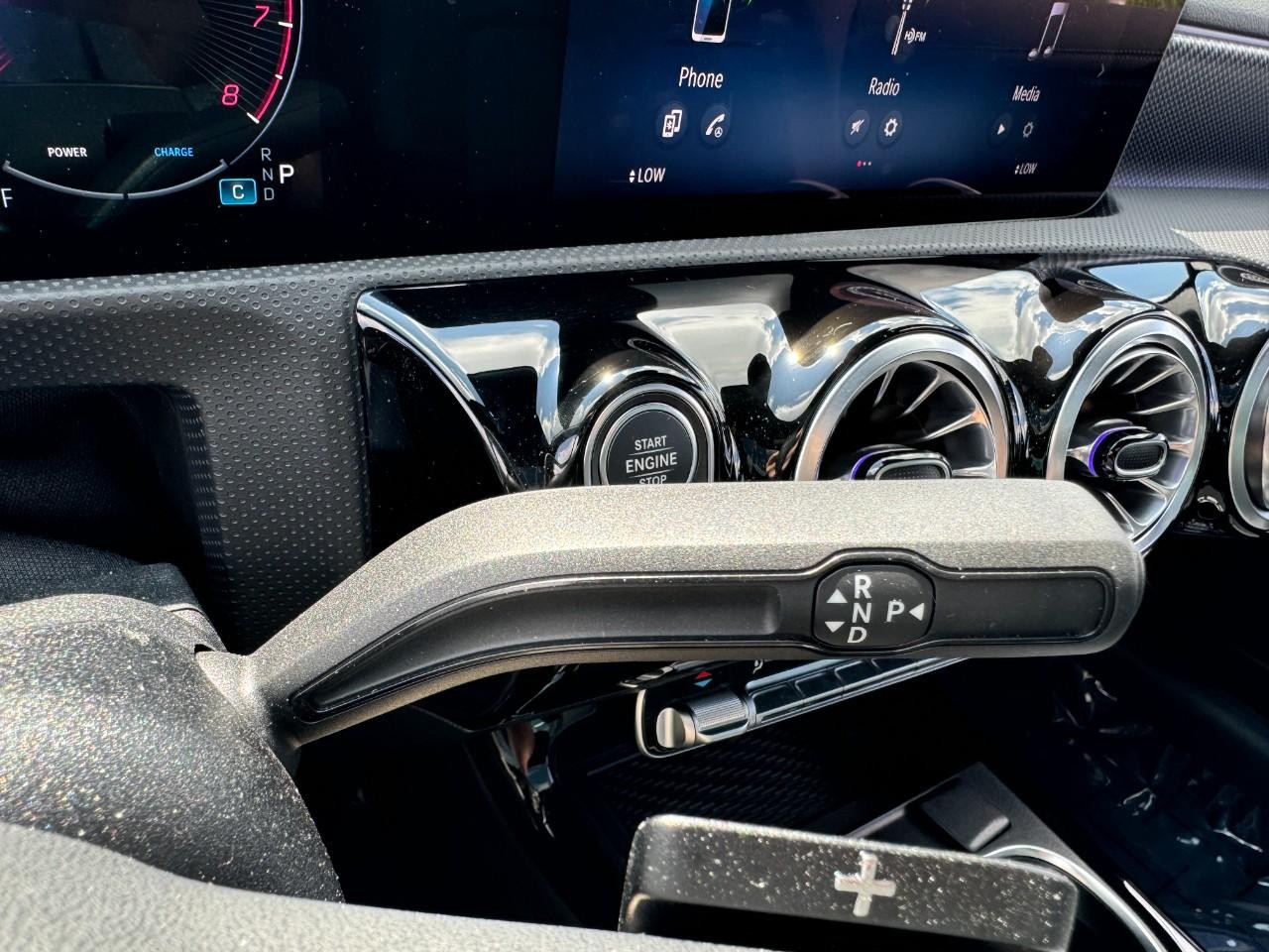 Mercedes-Benz CLA Vehicle Full-screen Gallery Image 35