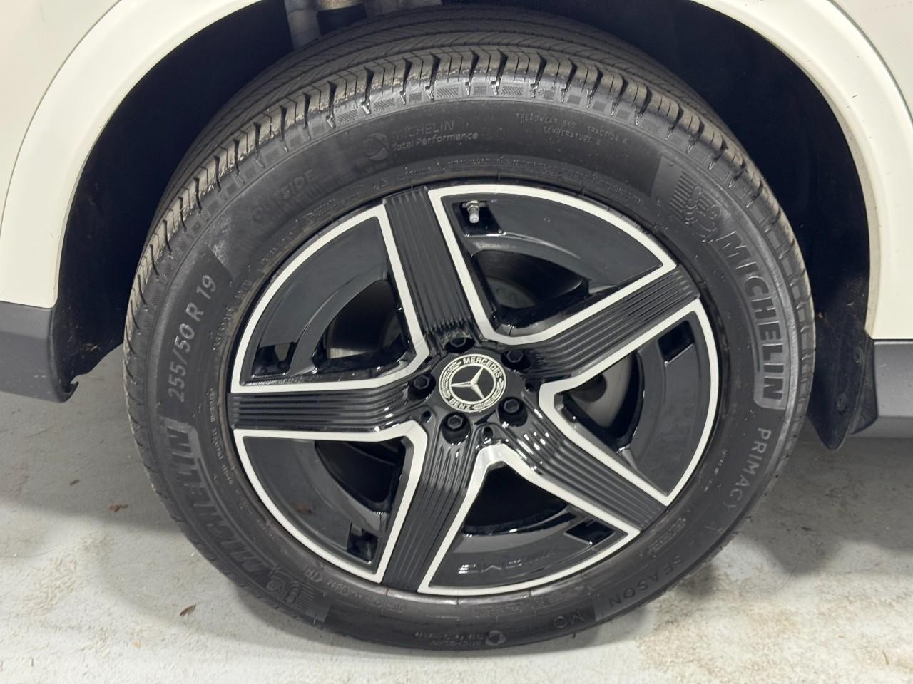 Mercedes-Benz GLC Vehicle Full-screen Gallery Image 6