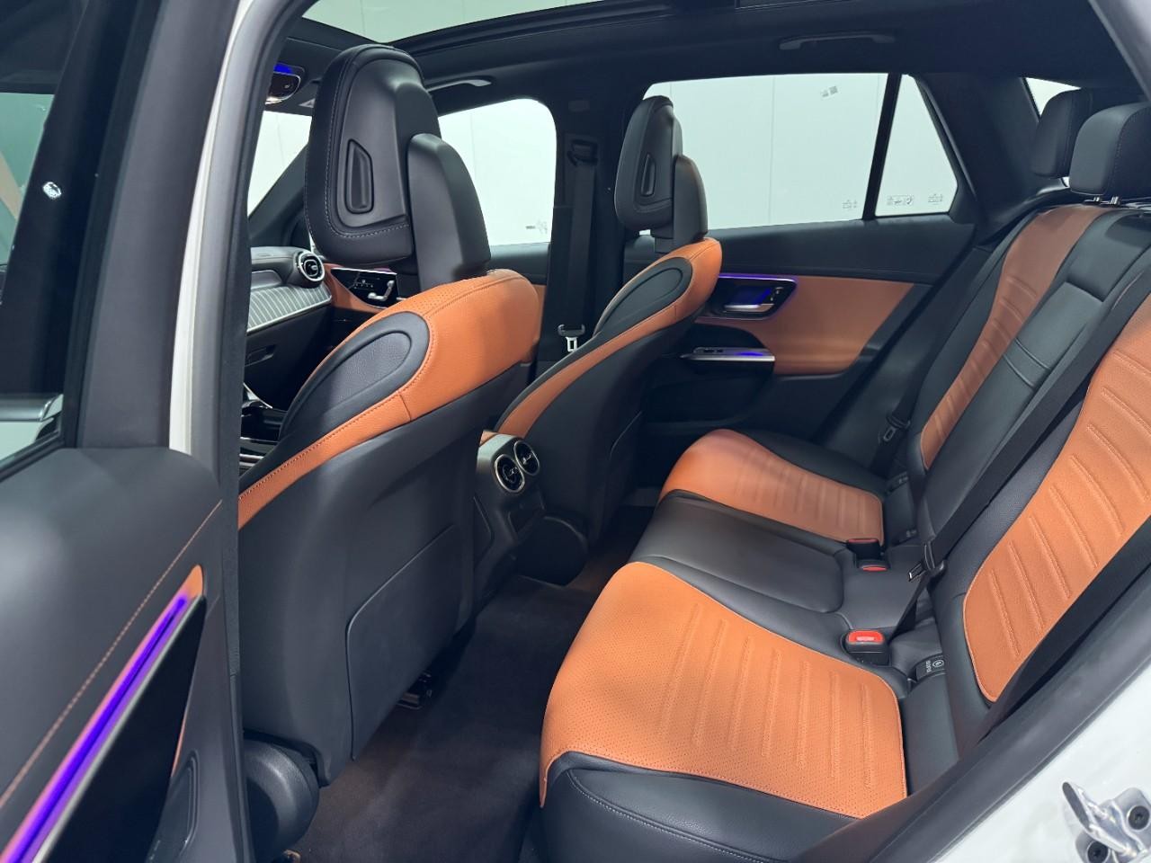 Mercedes-Benz GLC Vehicle Full-screen Gallery Image 10