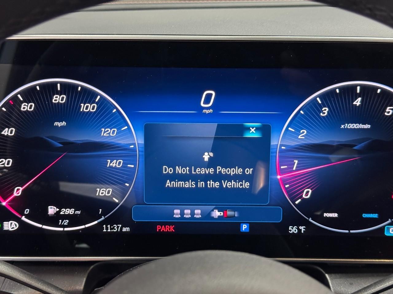 Mercedes-Benz GLC Vehicle Full-screen Gallery Image 22