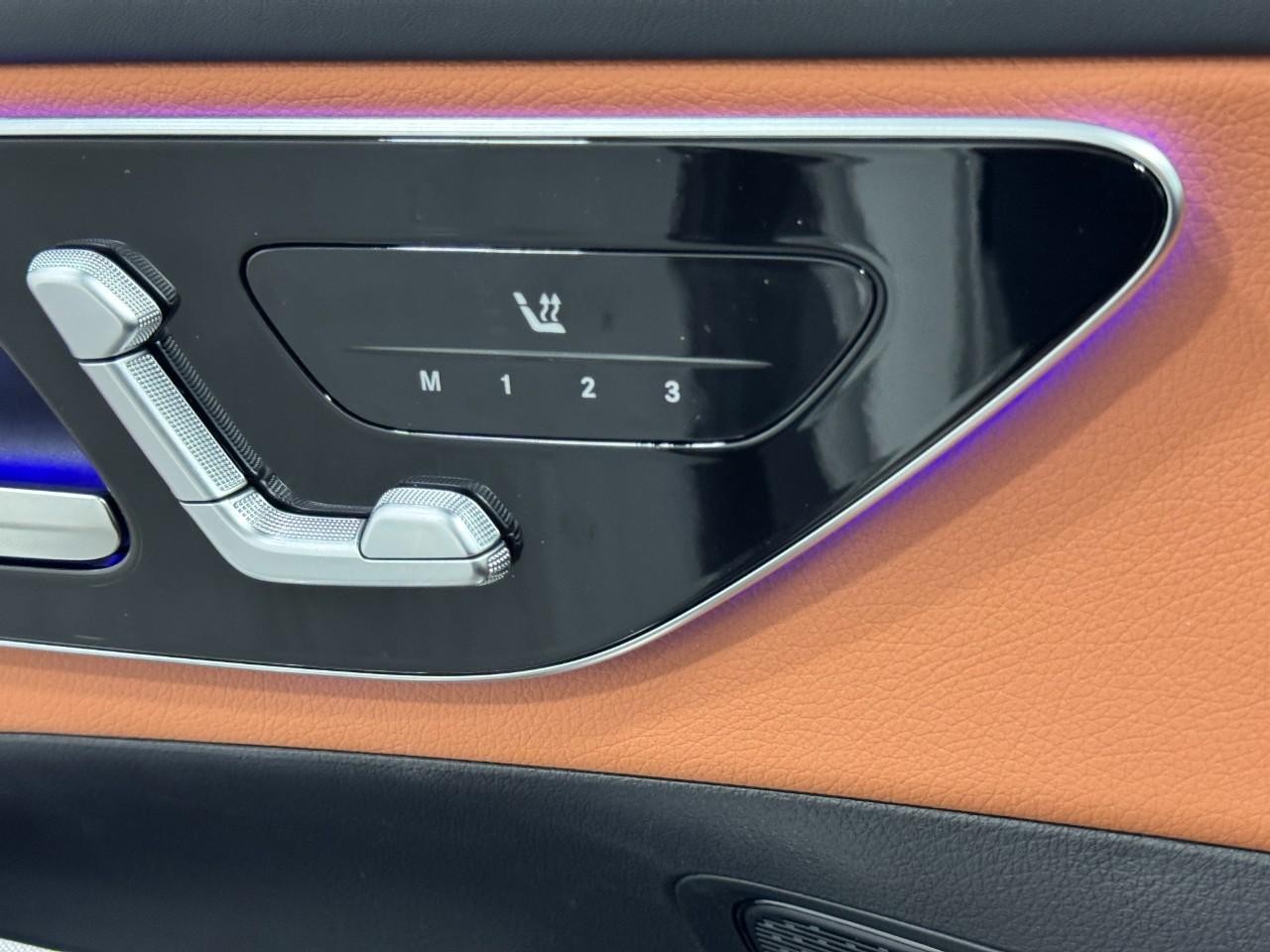 Mercedes-Benz GLC Vehicle Full-screen Gallery Image 27