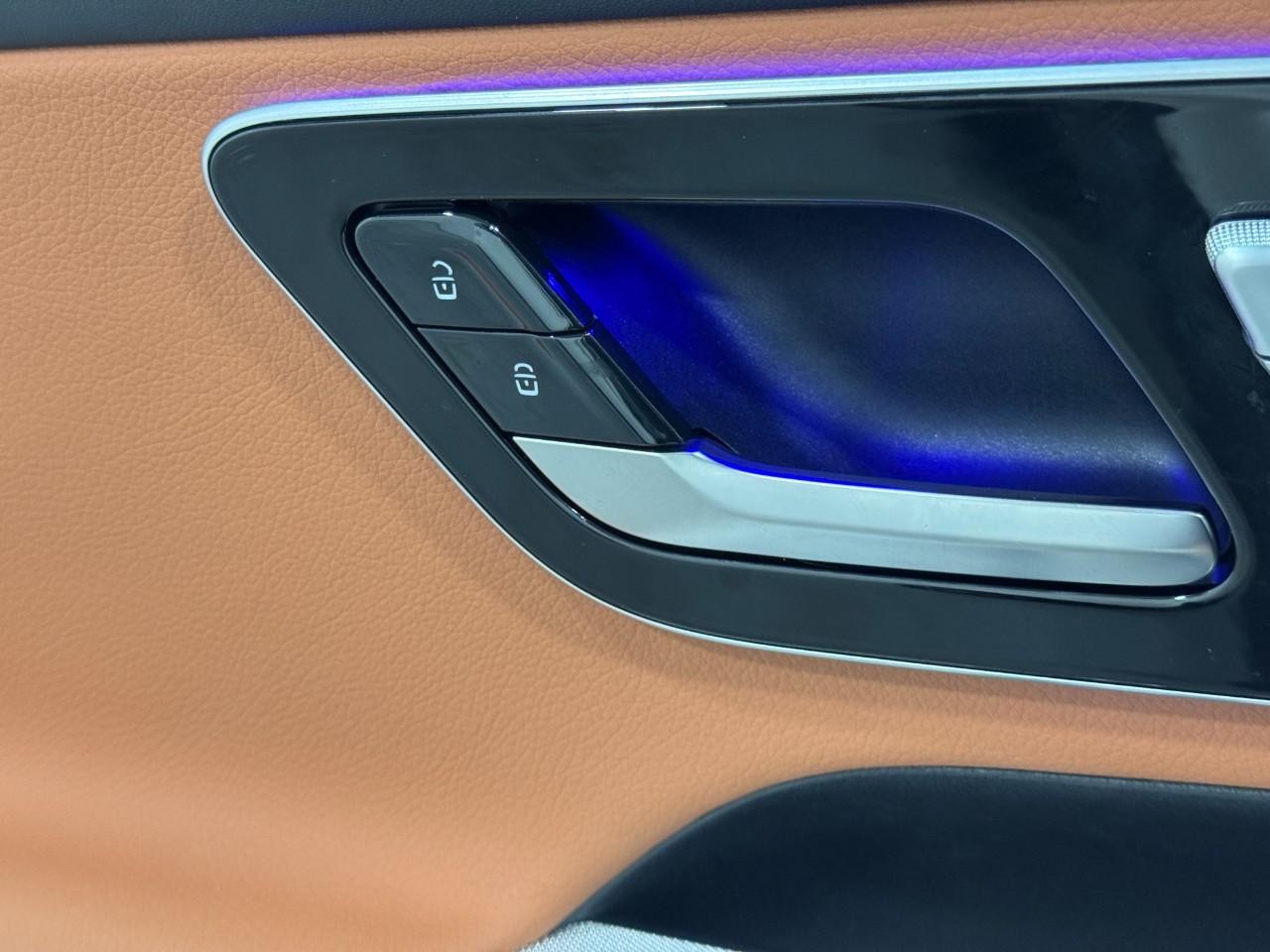 Mercedes-Benz GLC Vehicle Full-screen Gallery Image 28