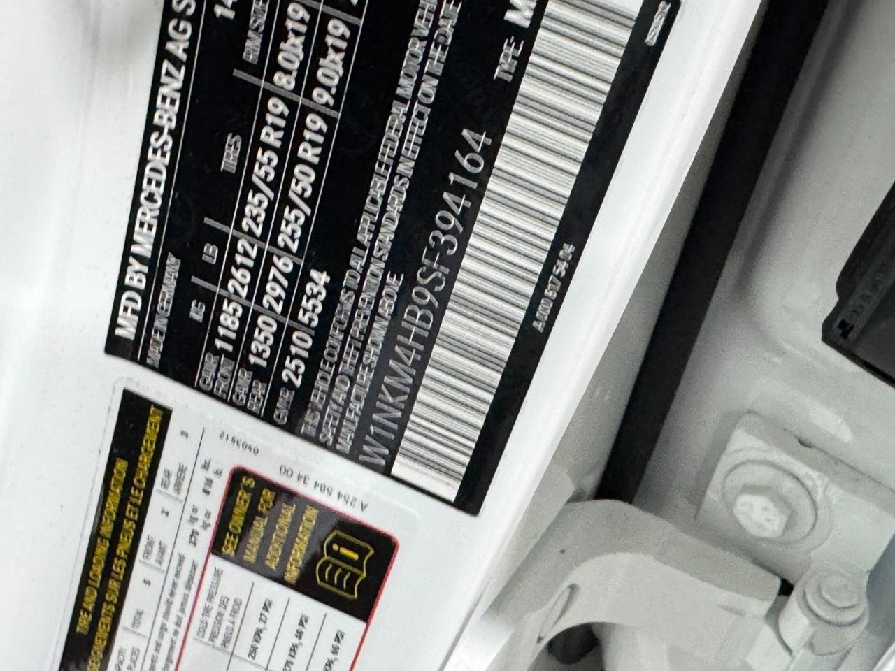 Mercedes-Benz GLC Vehicle Full-screen Gallery Image 32